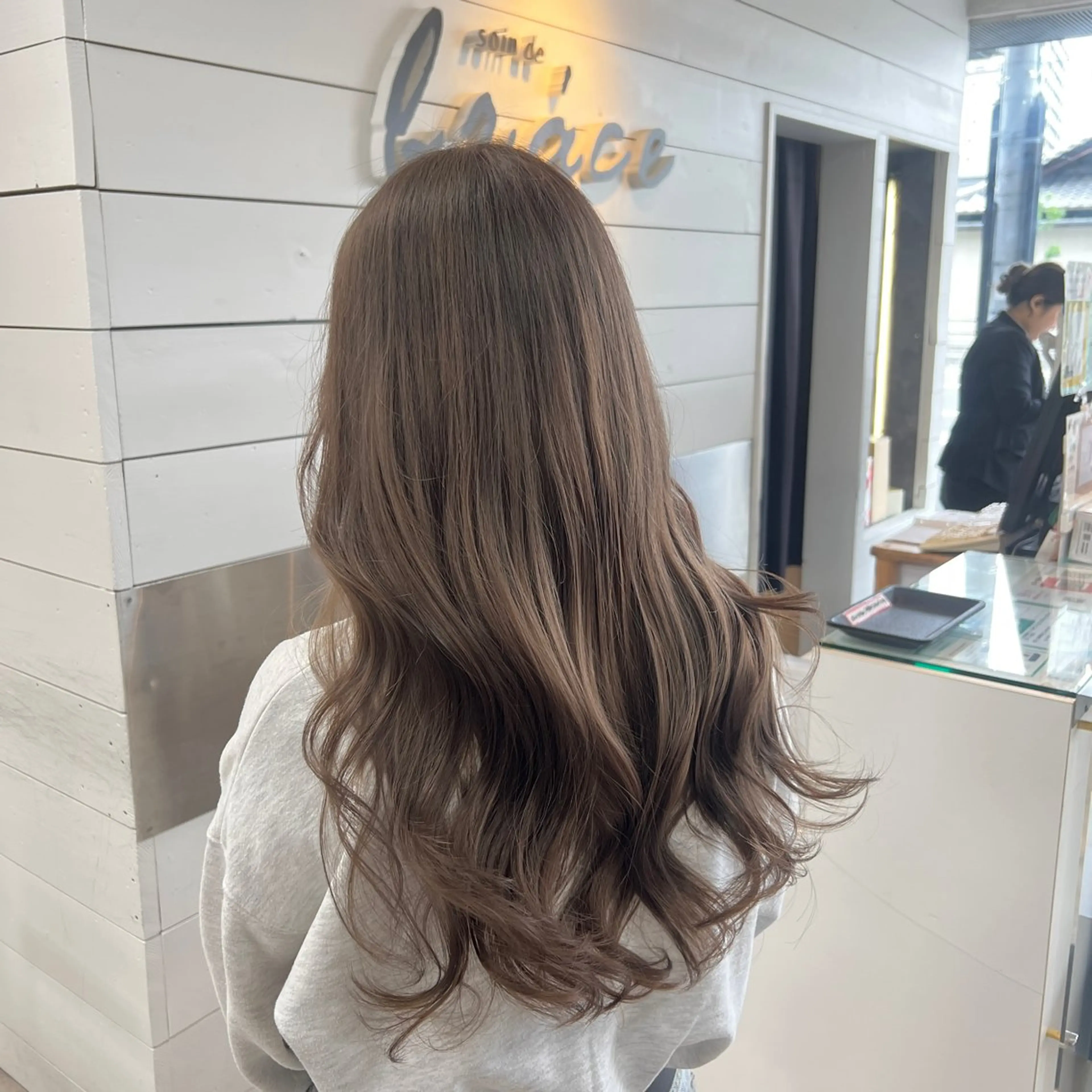 ロング three若林 那津のヘアスタイル