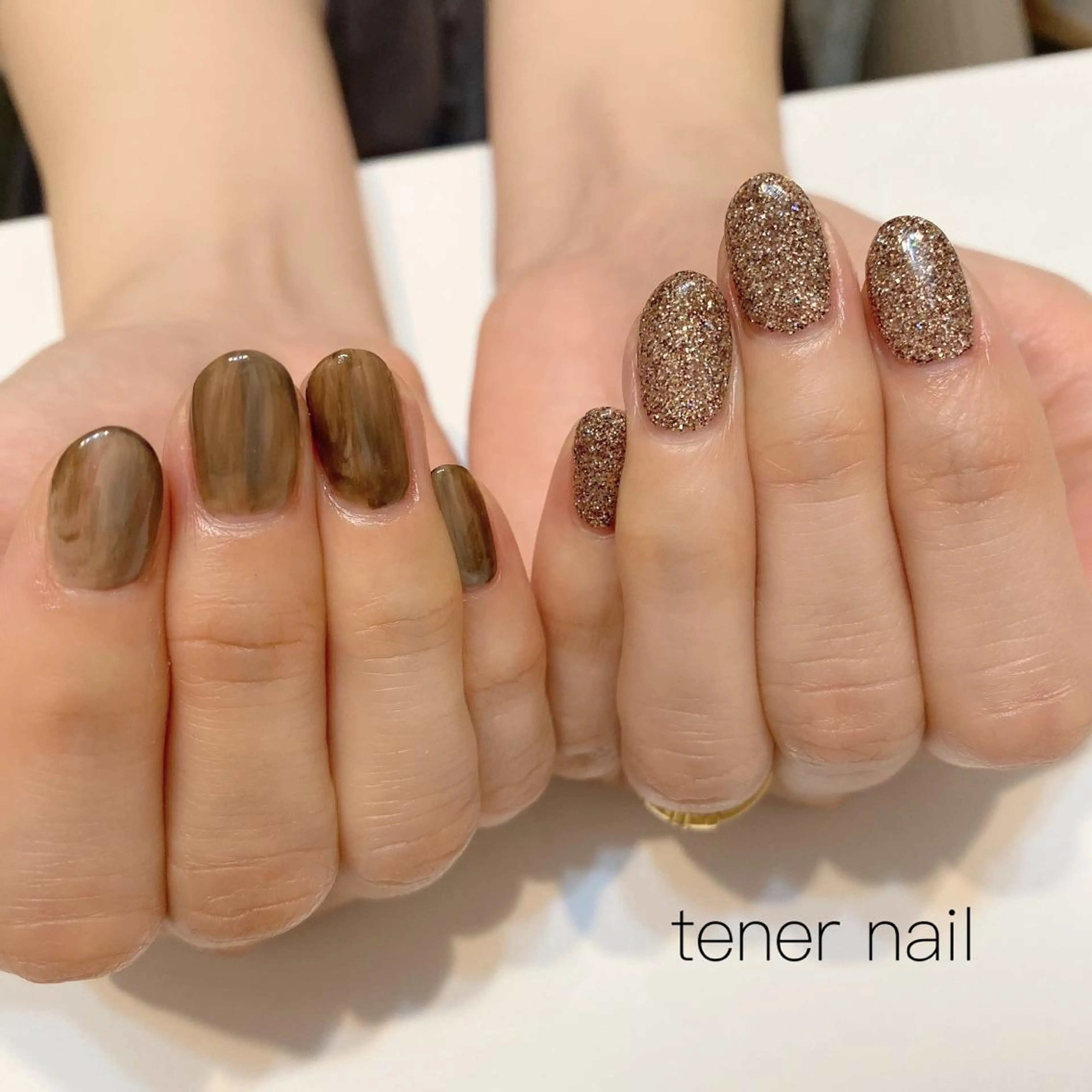 ネイル オーロラネイル ブラウン ゴールド ラメ(グリッター) ニュアンスネイル tener  nail  テネルネイル所属・テネルネイル tener nailのネイルデザイン