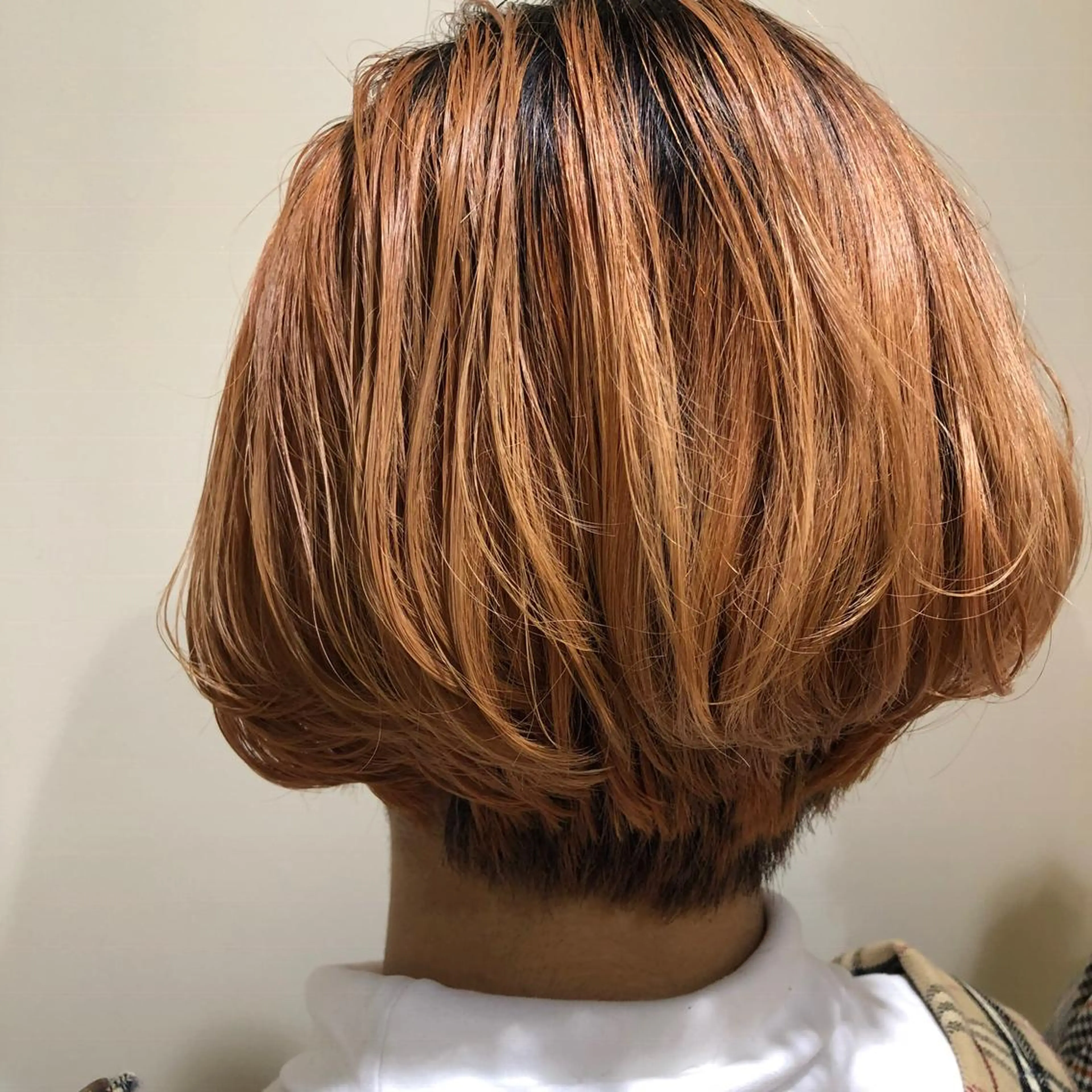 ショート カラー 前下がりボブ ボブ ✳︎SERA✳︎ 平日のみご案内のマツエク・マツパデザイン