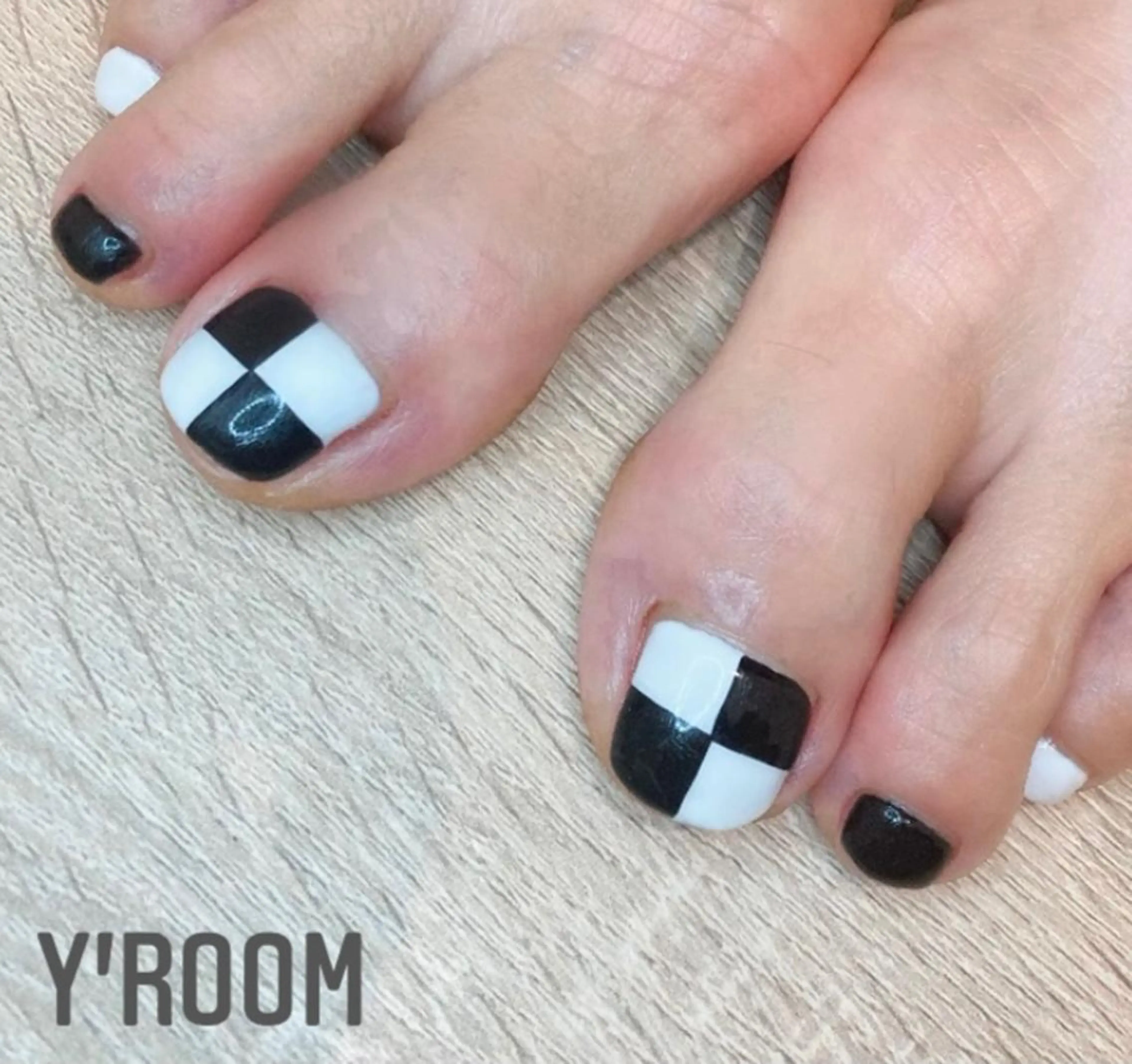 ネイル オーロラネイル フラッシュネイル フットネイル ジェルネイル 氷ネイル・うるうるネイル YUKA （ネイリスト）のネイルデザイン