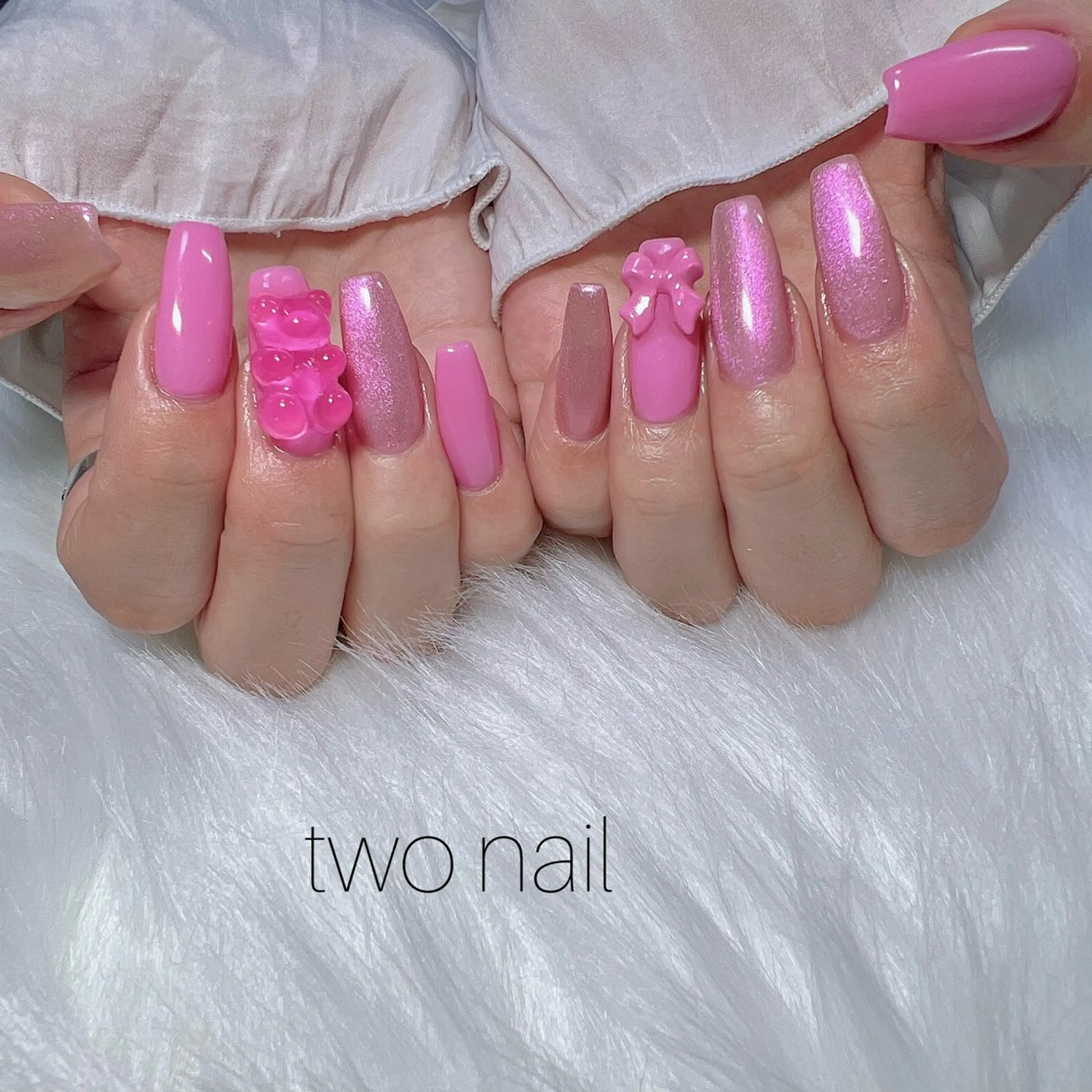 ネイル キラキラネイル マグネットネイル ネイルチップ ホワイト ハンドネイル two nailのネイルデザイン