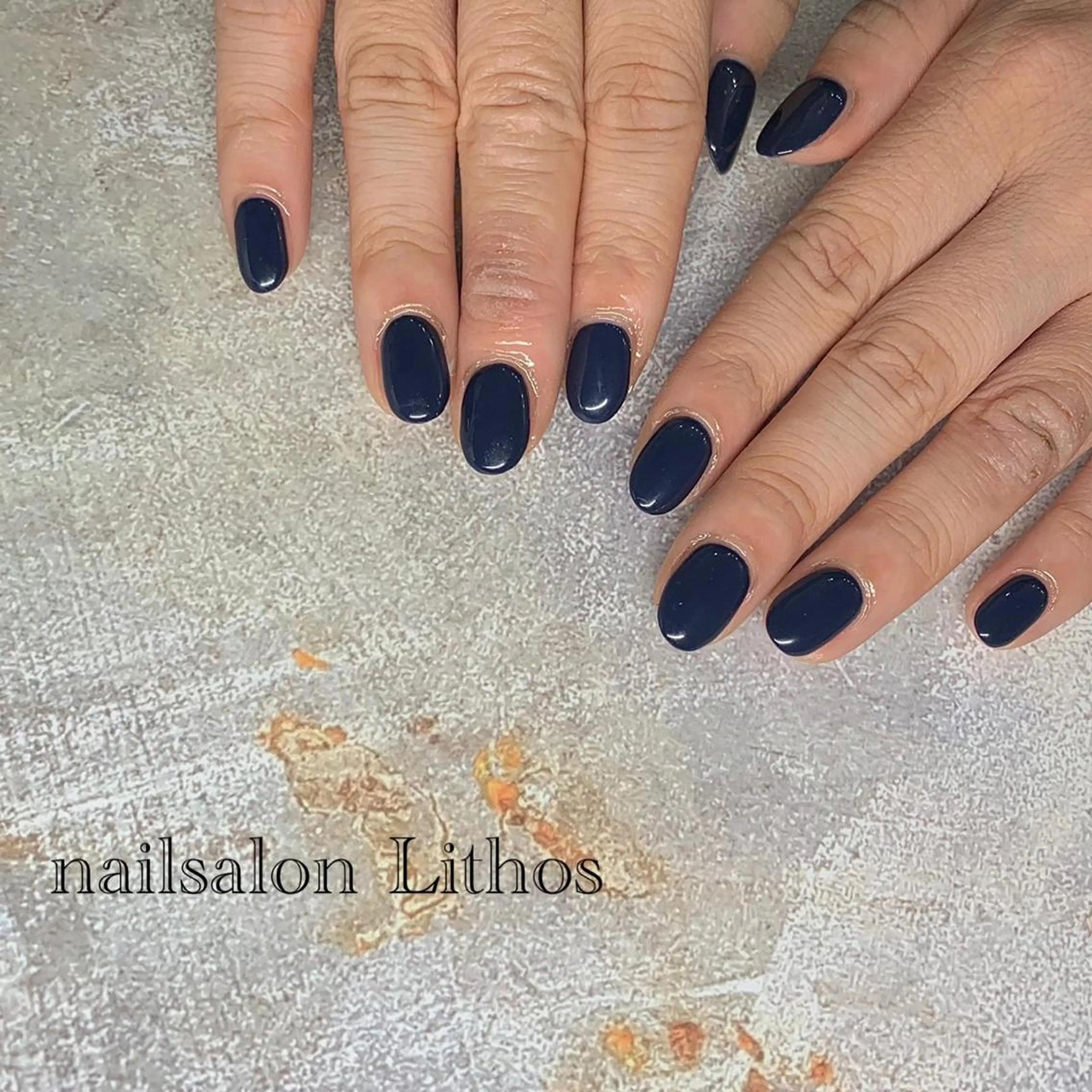ネイル ジェルネイル 韓国ネイル ネイビー オフィスネイル ワンカラーネイル ハンドネイル nailsalon Lithos所属・nailsalon Recontreのネイルデザイン