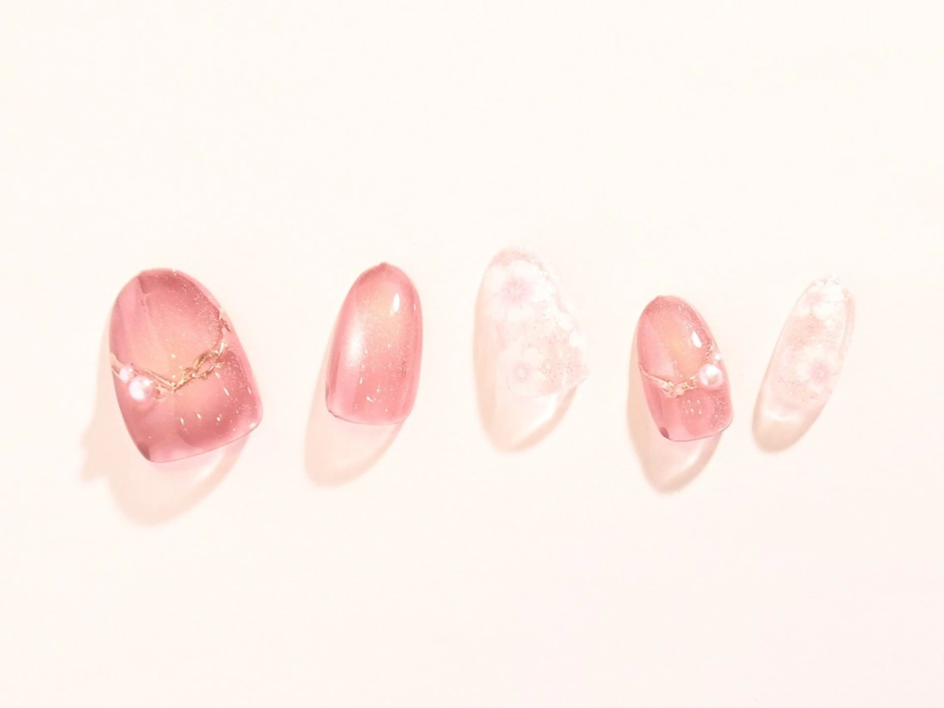 ネイル 桜ネイル 春ネイル 💙🤍Tiary M🤍💙のネイルデザイン