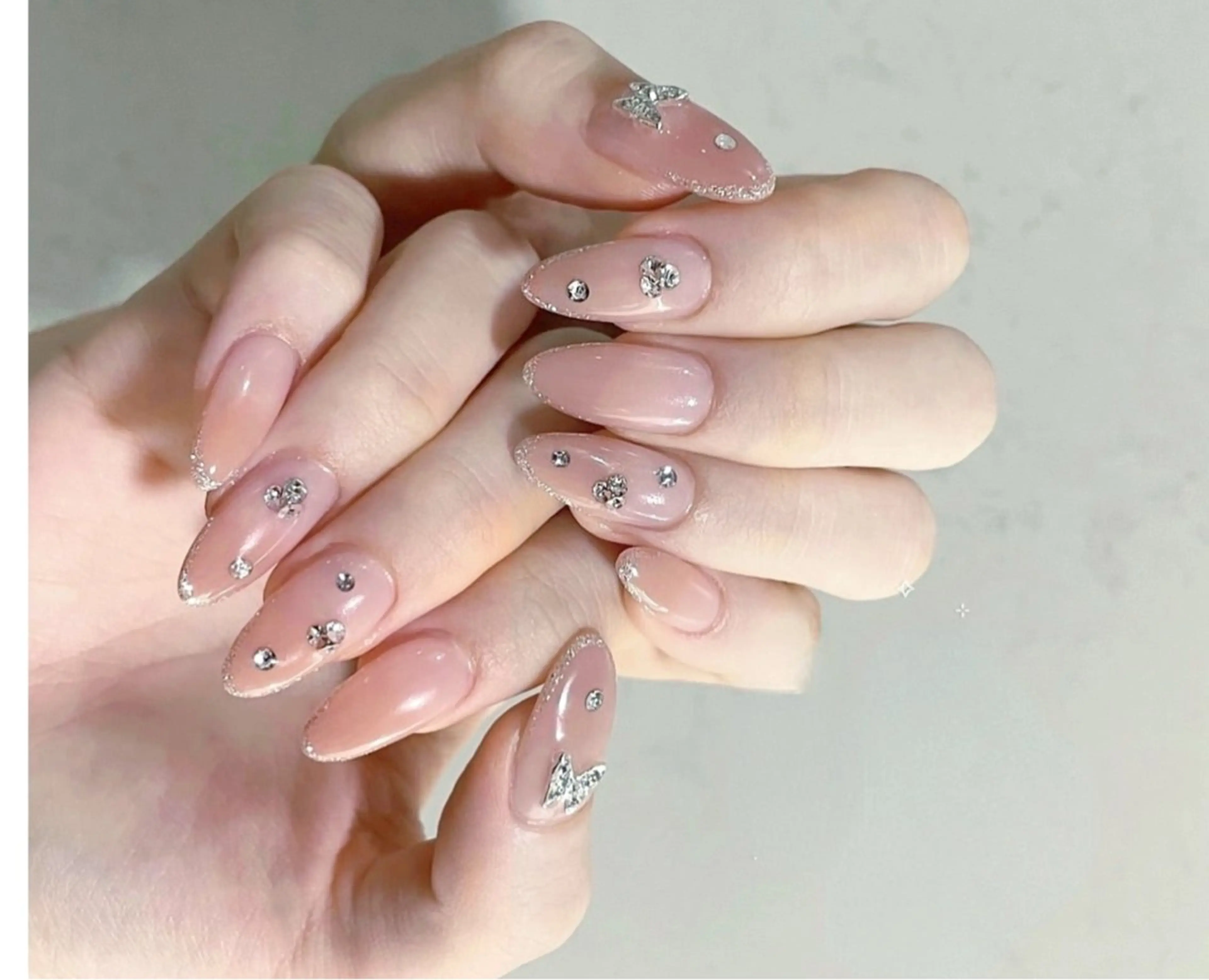 ネイル pink ladyサロン所属・べ にのネイルデザイン