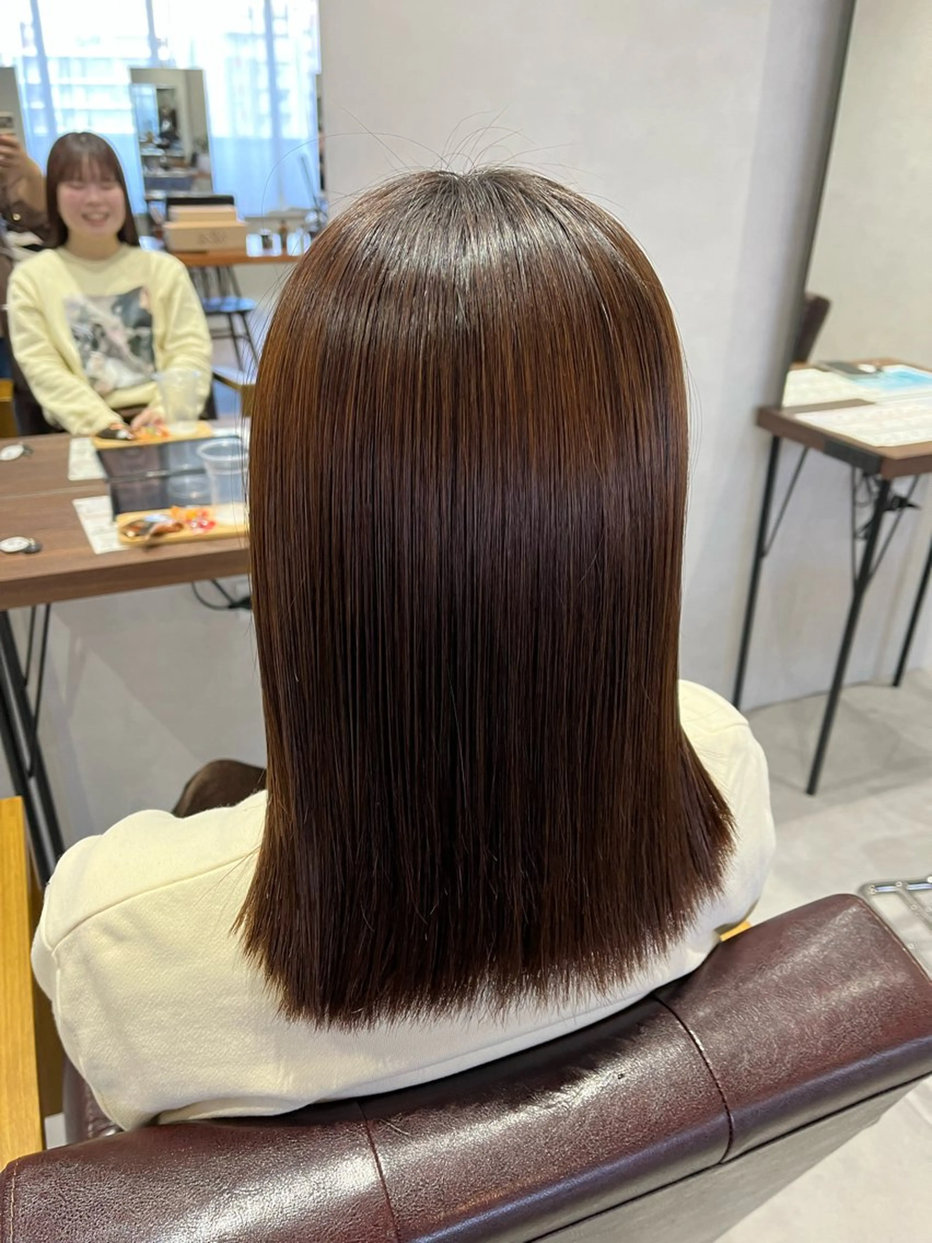 セミロング 佐藤 香苗のヘアスタイル