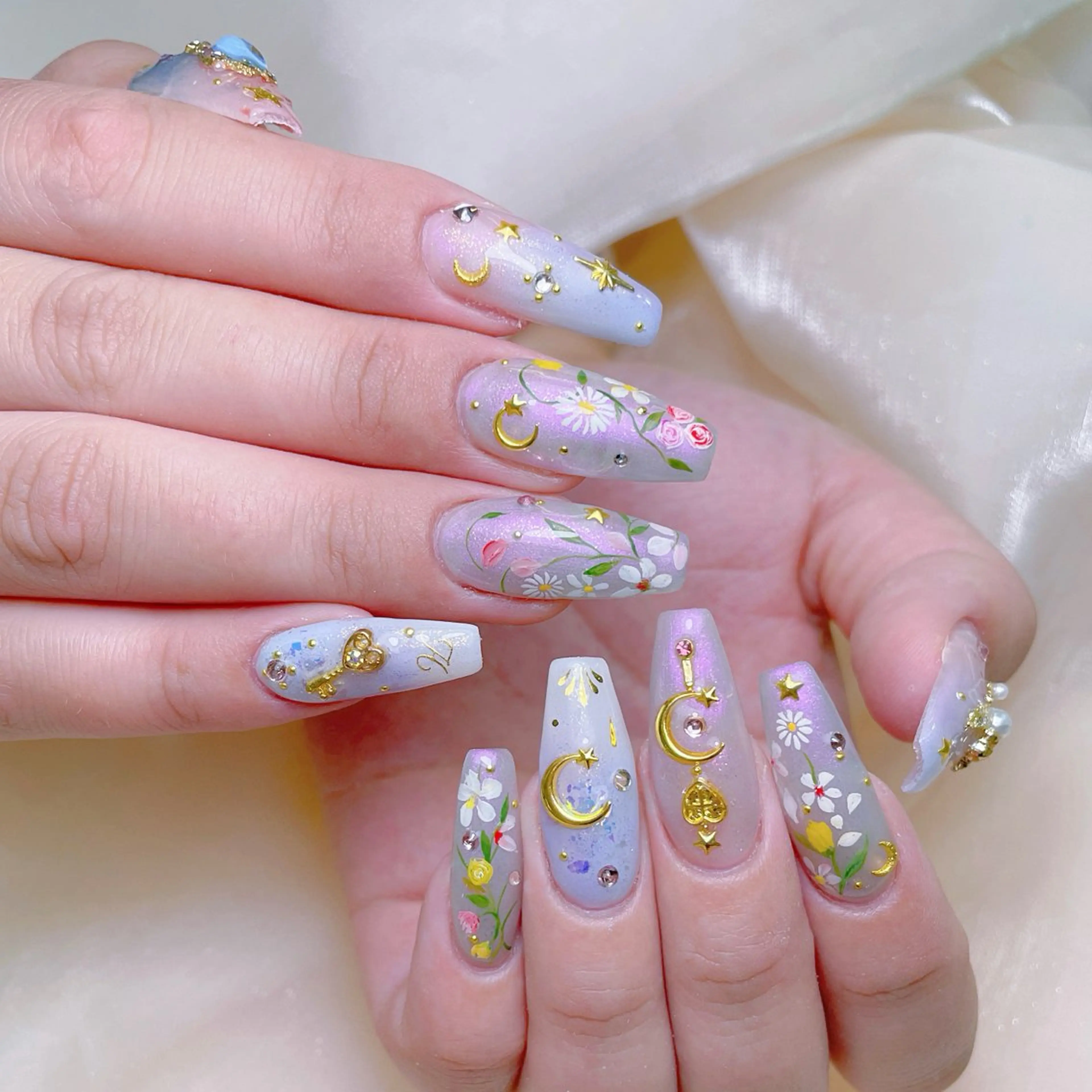 ネイル アートネイル チークネイル クリアネイル ガーリー キラキラネイル ハンドネイル princess スカルプ専門店のネイルデザイン