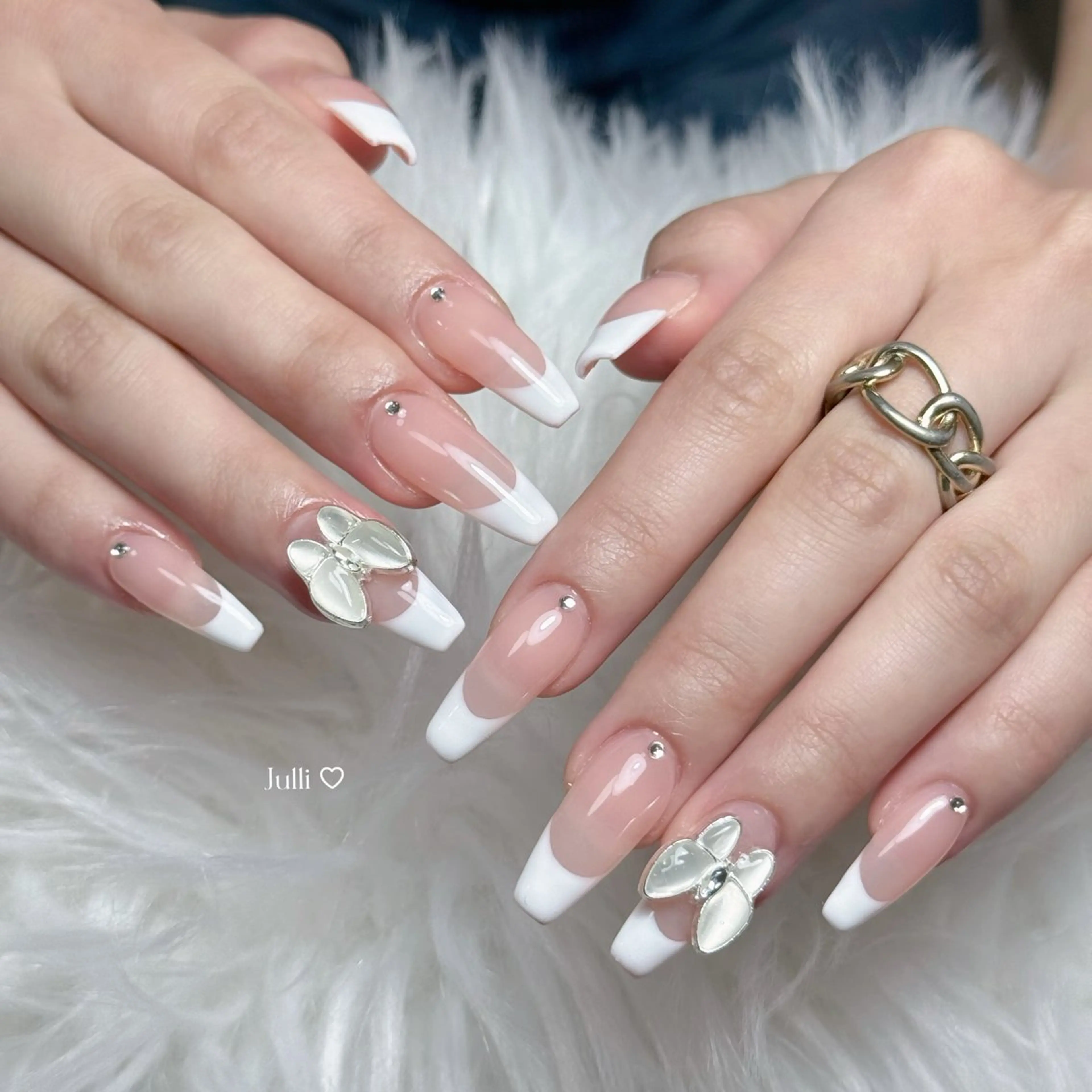 ネイル フレンチネイル ジェルネイル キラキラネイル 韓国ネイル マグネットネイル Julli NailStudioのネイルデザイン