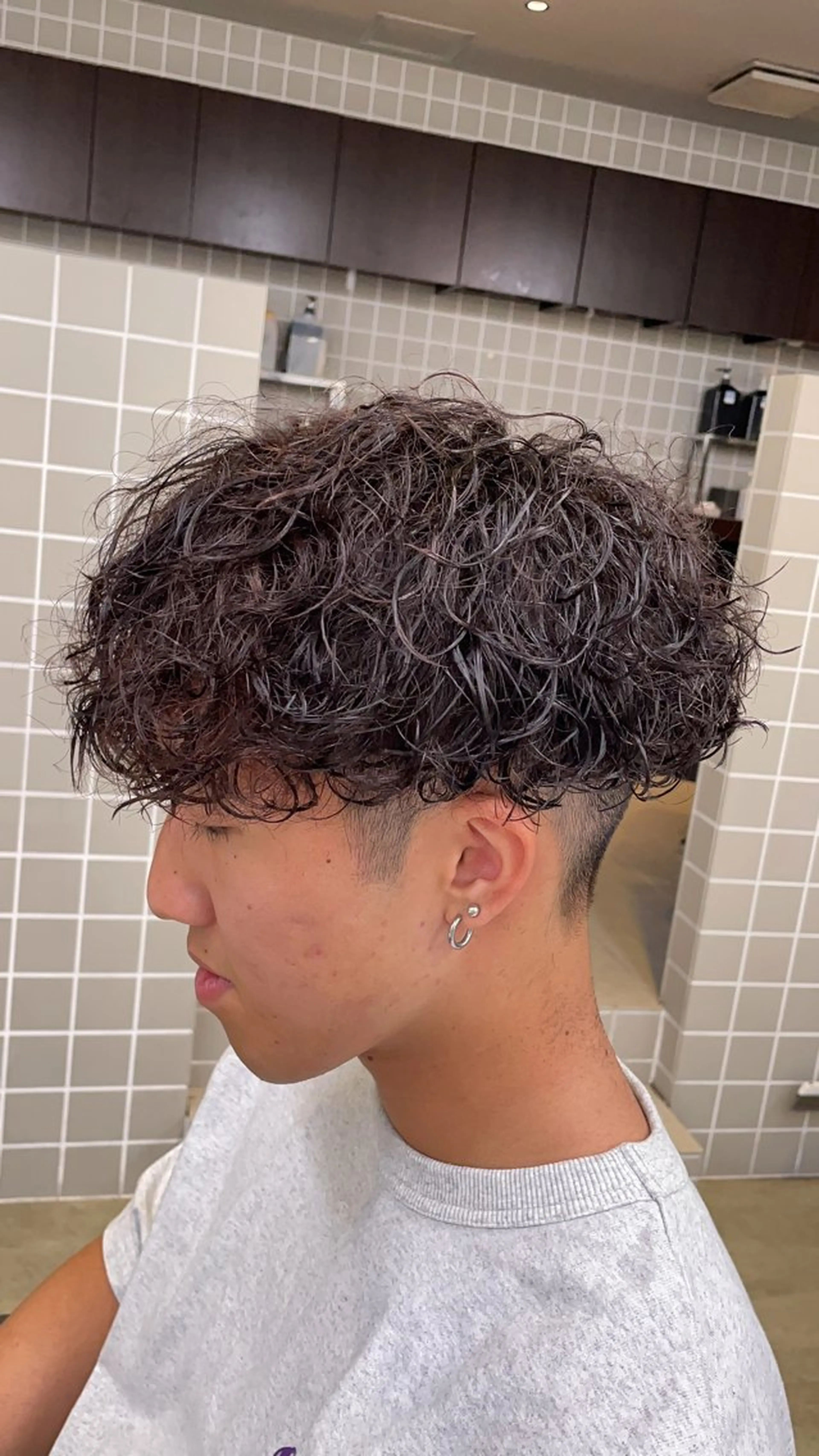 セミロング パーマ ヘアアレンジ メンズ メンズパーマ プードルパーマ セミロングパーマ プードルパーマ 顔まわりカット の達人のヘアスタイル