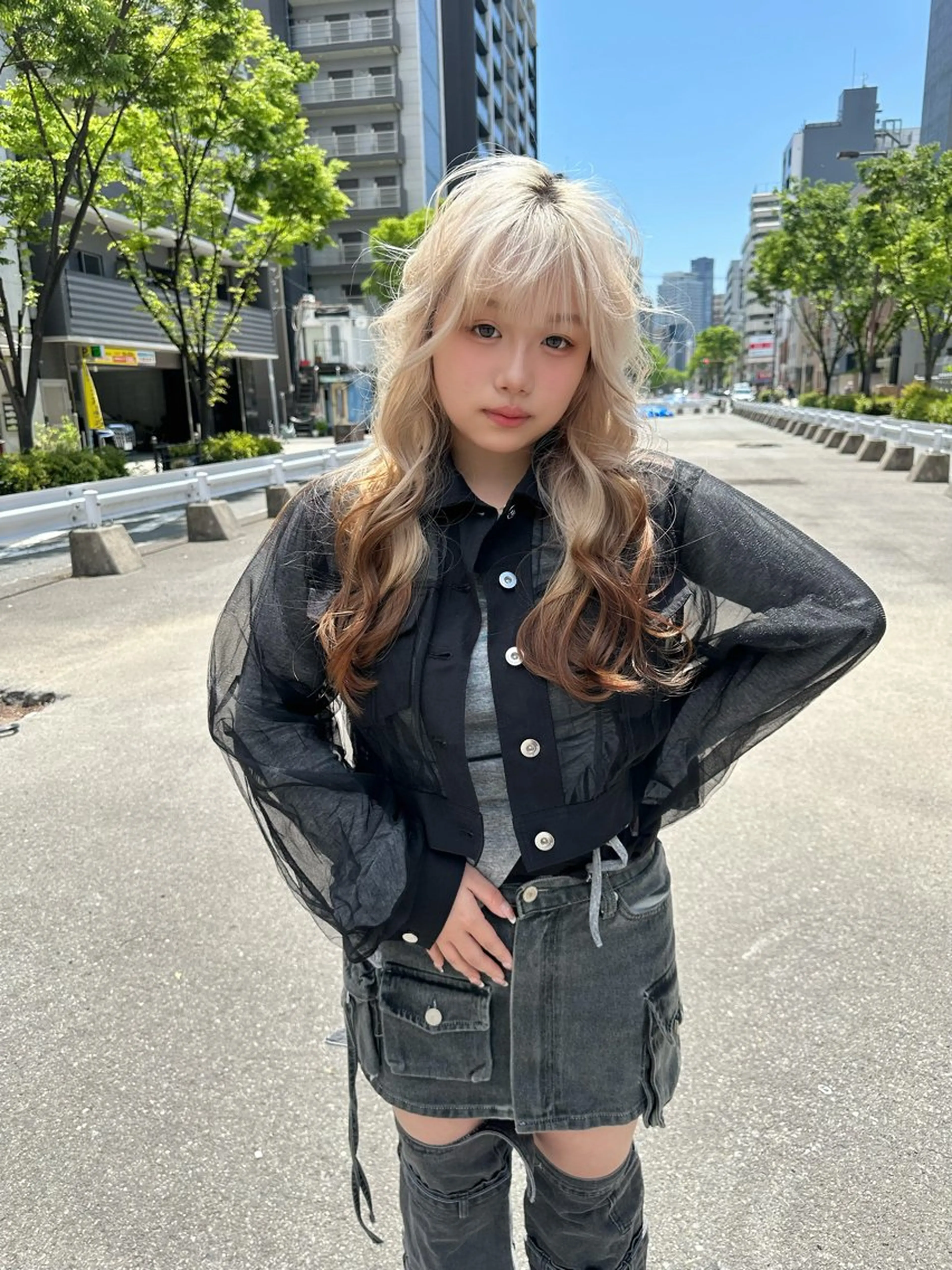 ロング ウルフとハイトーン みっちー✂️のヘアスタイル