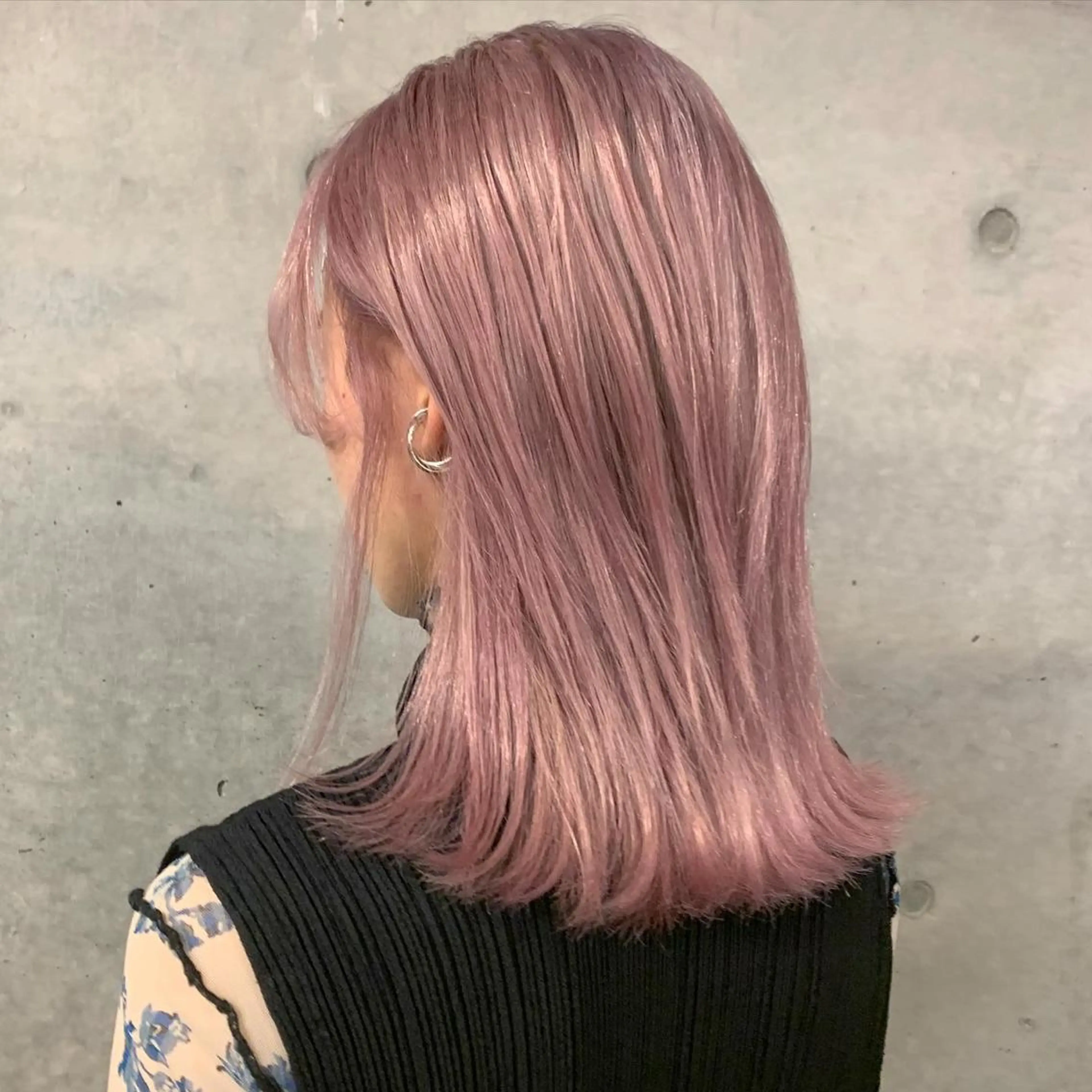 ミディアム カラー アッシュ ブリーチ ケアブリーチ ハイトーンカラー ピンクカラー ally hairsalon所属・Emi .のヘアスタイル