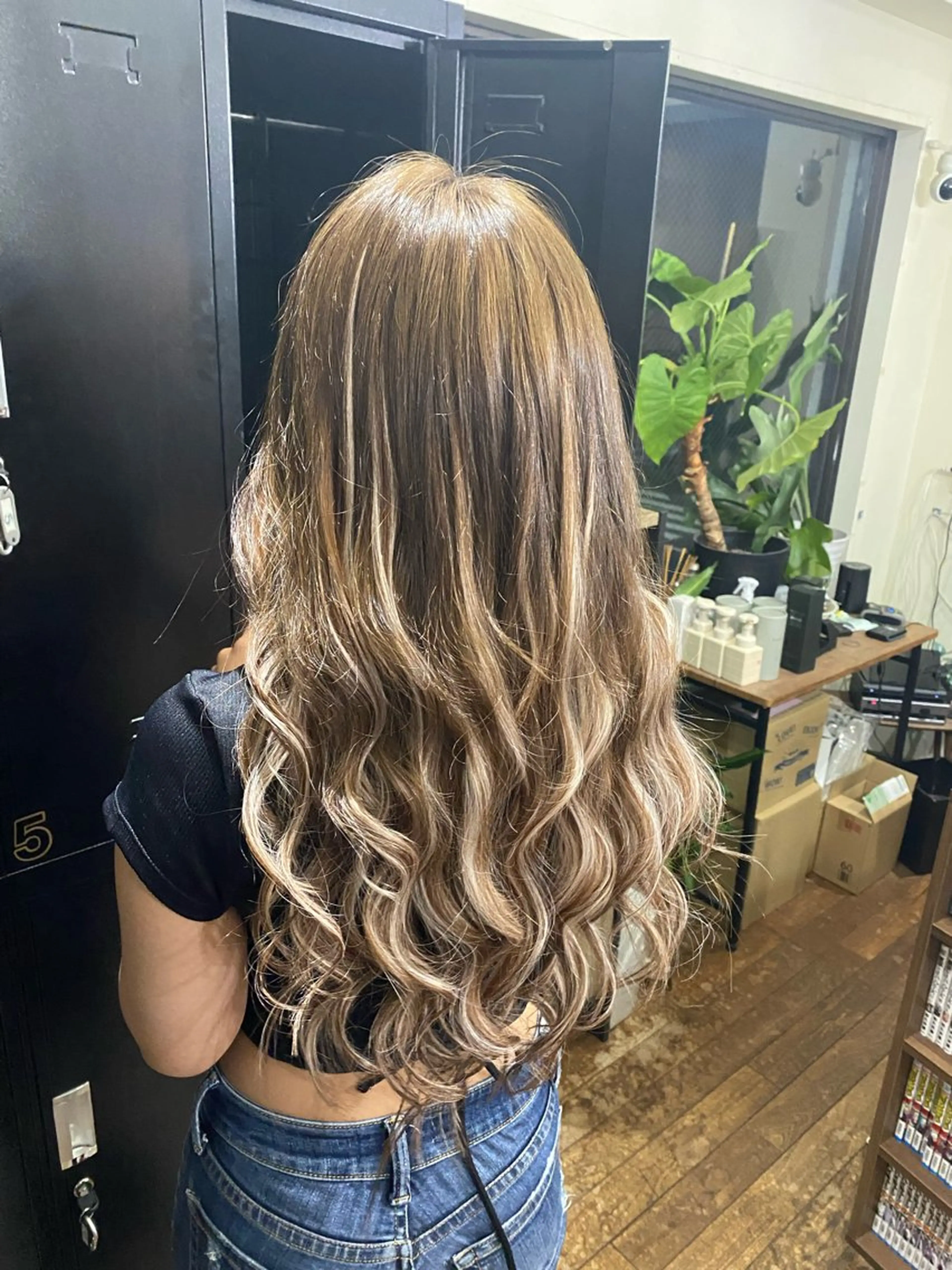 シールエクステ100本以上で1本220円 ※ハイライト等ハイトーンのエクステは300円です。の写真