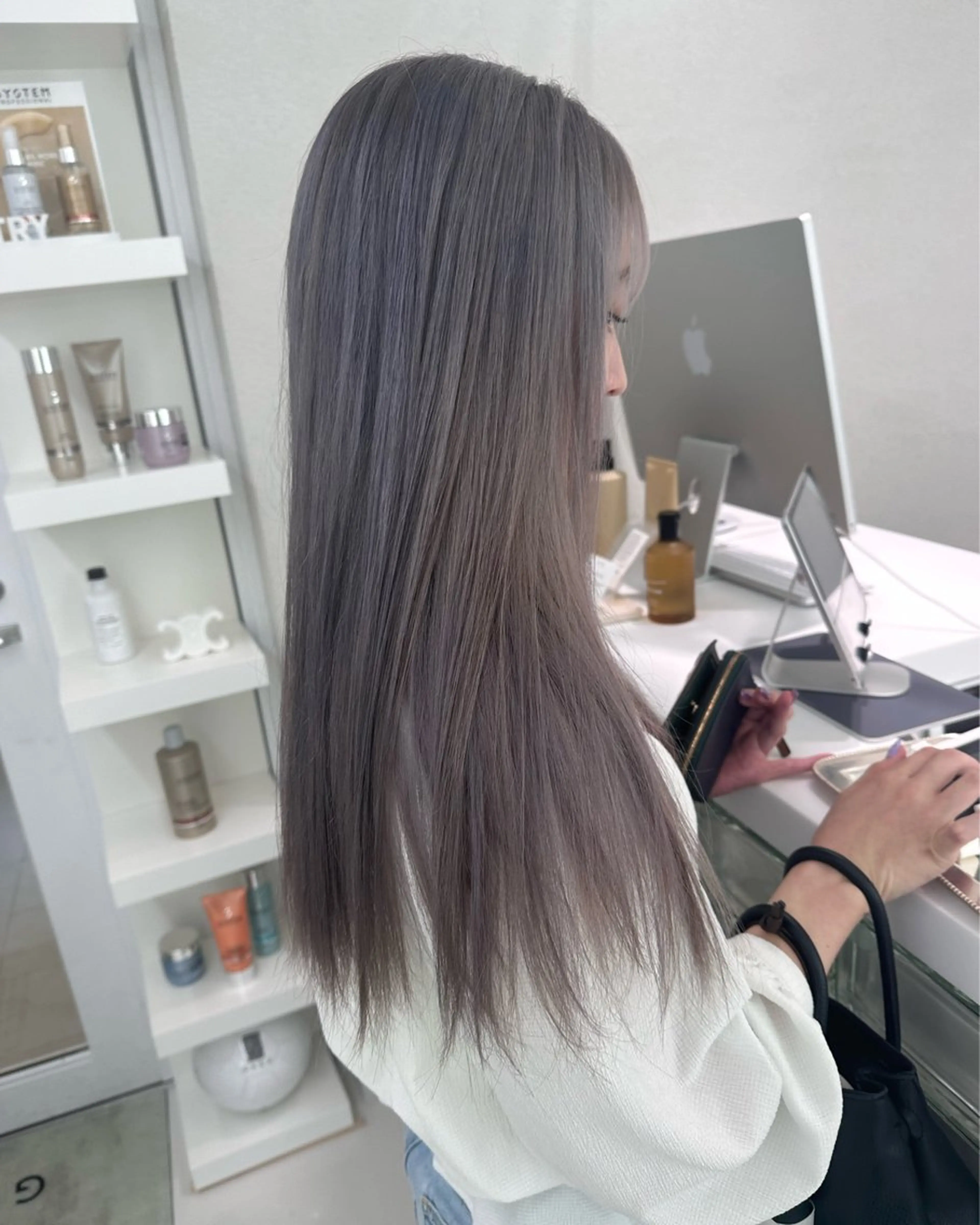 ロング ヘアカラー ハイトーンボブ Mizuki.のヘアスタイル