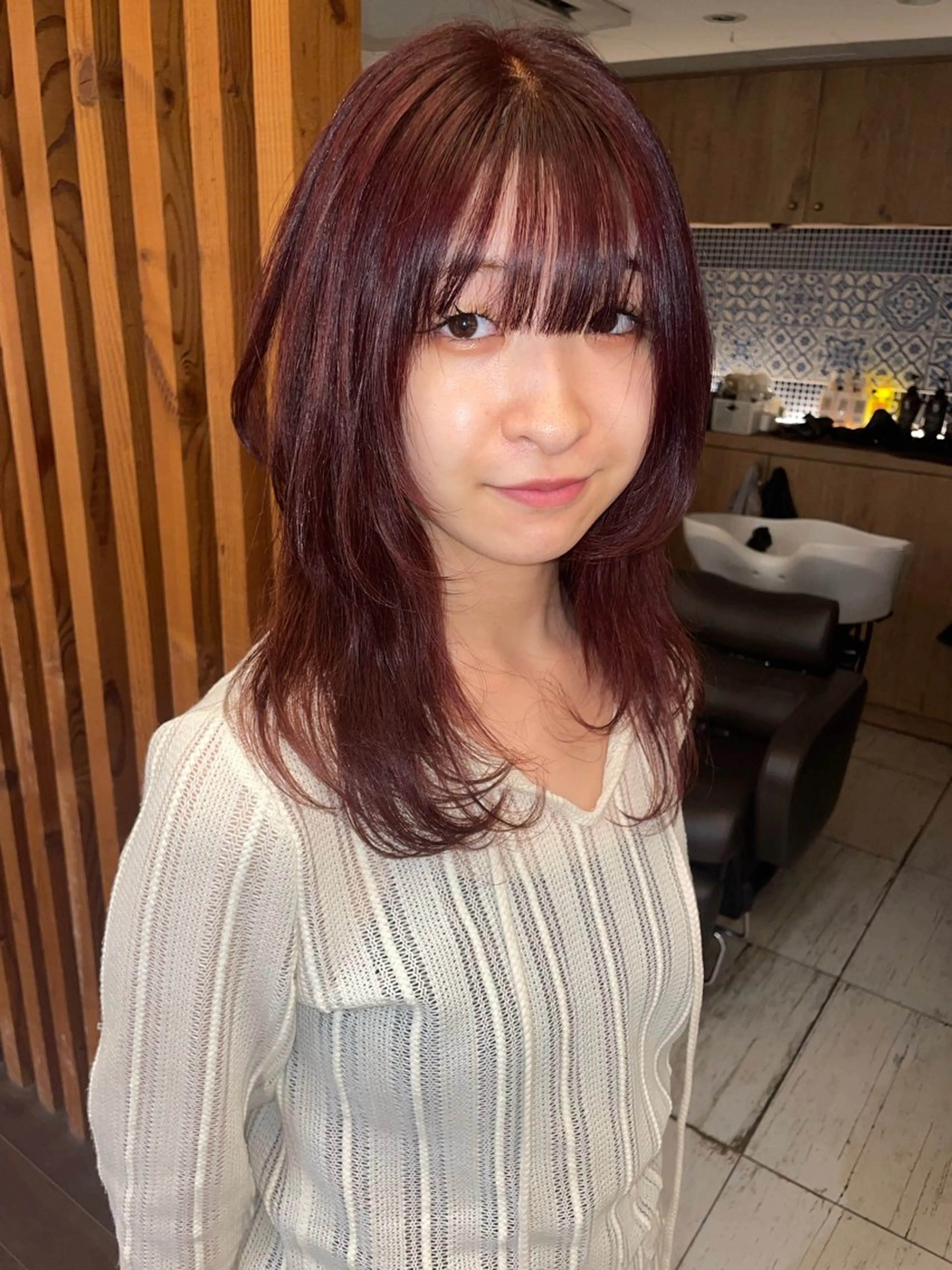 ミディアム カラー レイヤーカット ヘアカラー トリートメント リカ/ハイトーン ・オリーブ🍀のヘアスタイル