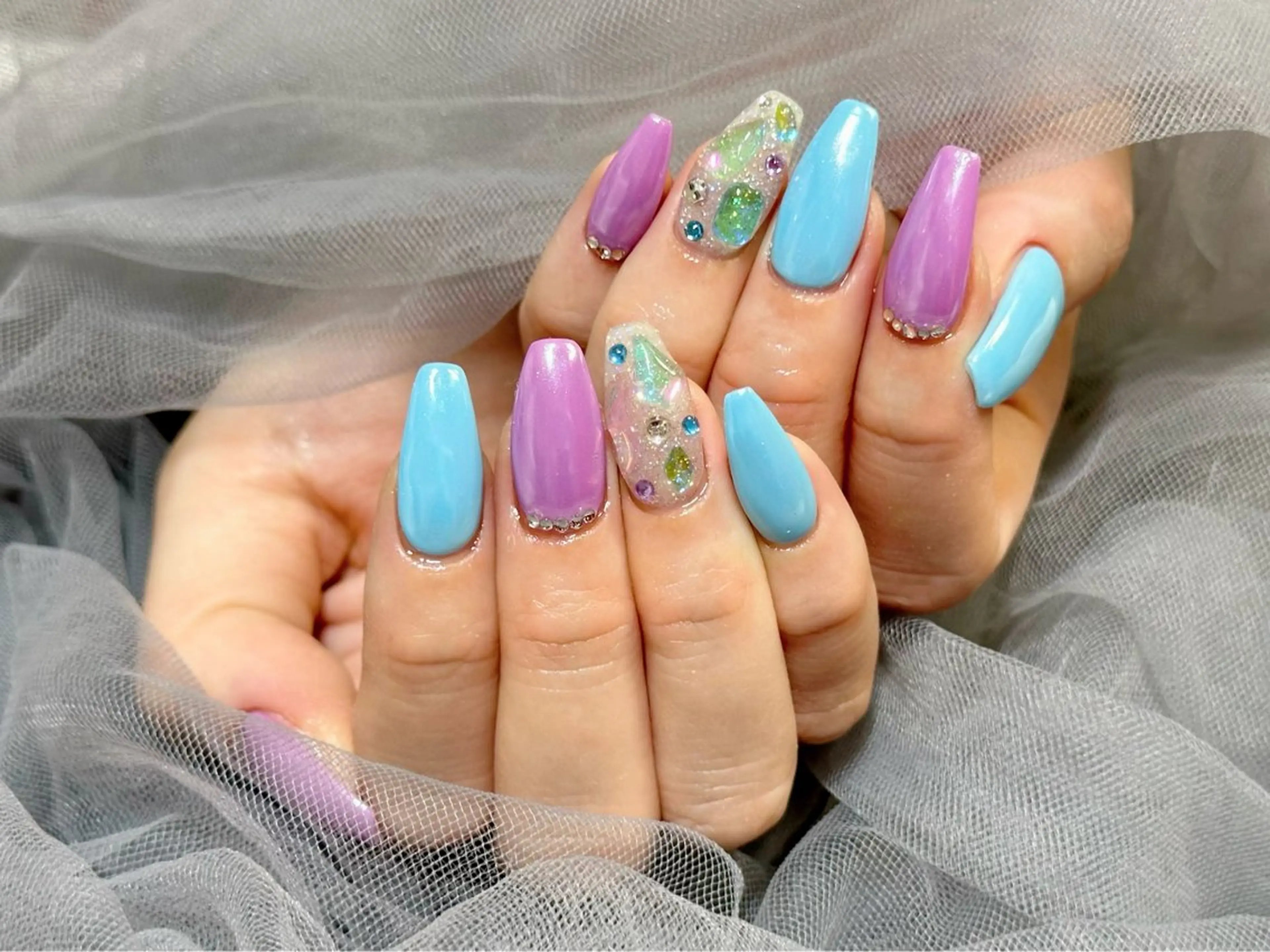 ネイル オーロラネイル 水色 ハンドネイル KURELLY所属・Nail Salon KURELLYのネイルデザイン