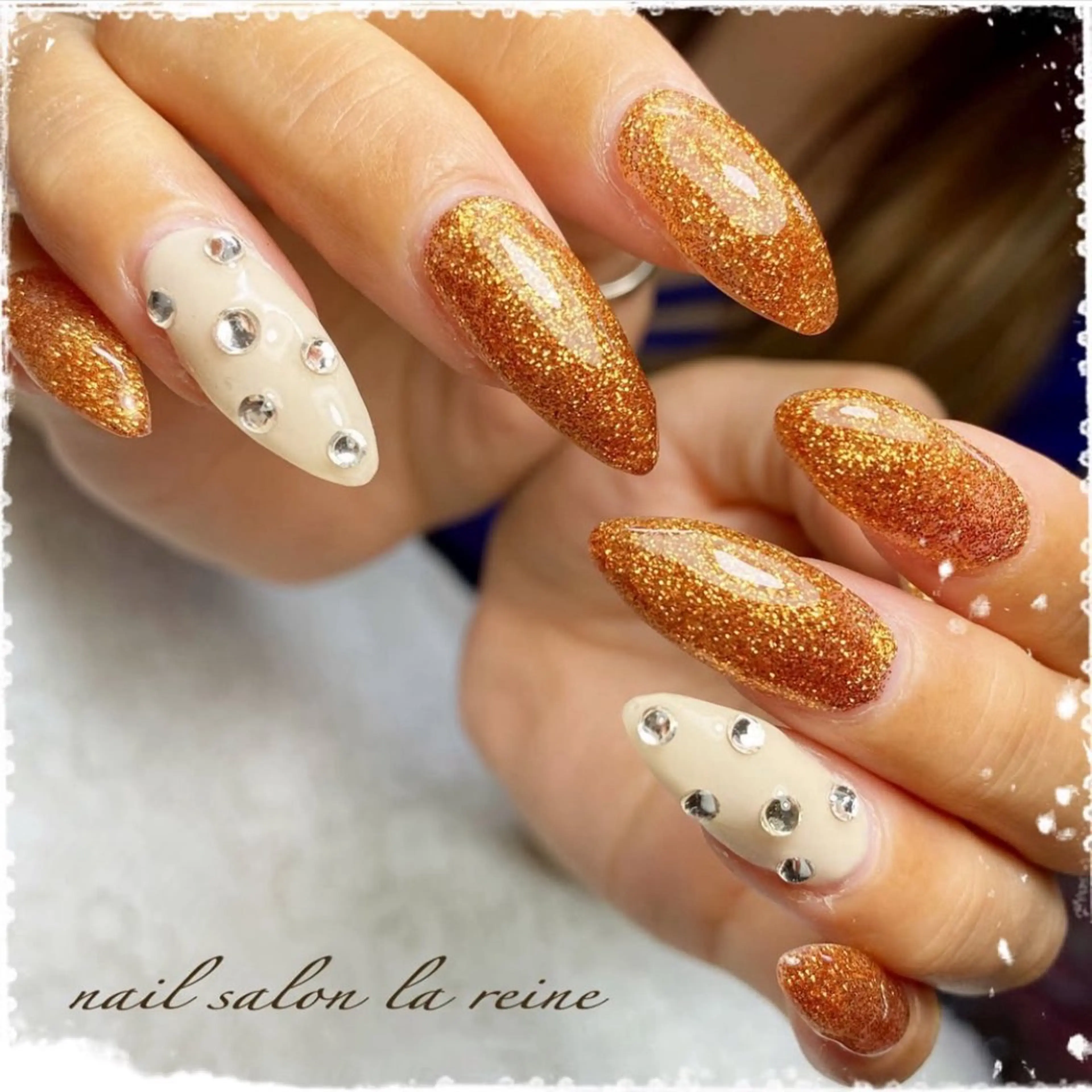 ネイル アートネイル ラメ(グリッター) ワンカラーネイル ストーンネイル ハンドネイル nail salon  la reine所属・nail salon la reineのネイルデザイン