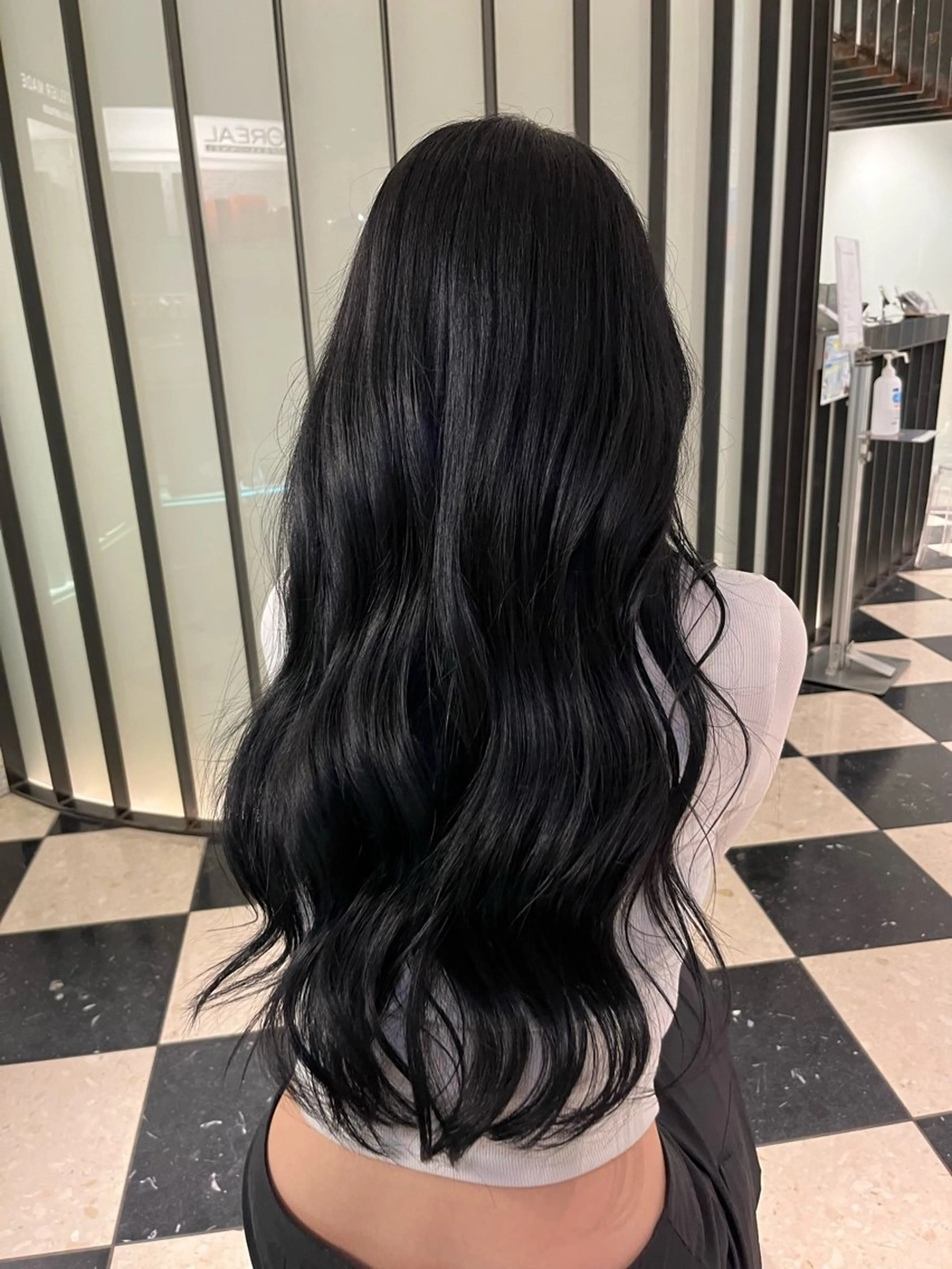 ロング カラー 黒髪 ブルーカラー ブルーブラック anna 韓国レイヤ ー/ ハッシュカットのヘアスタイル