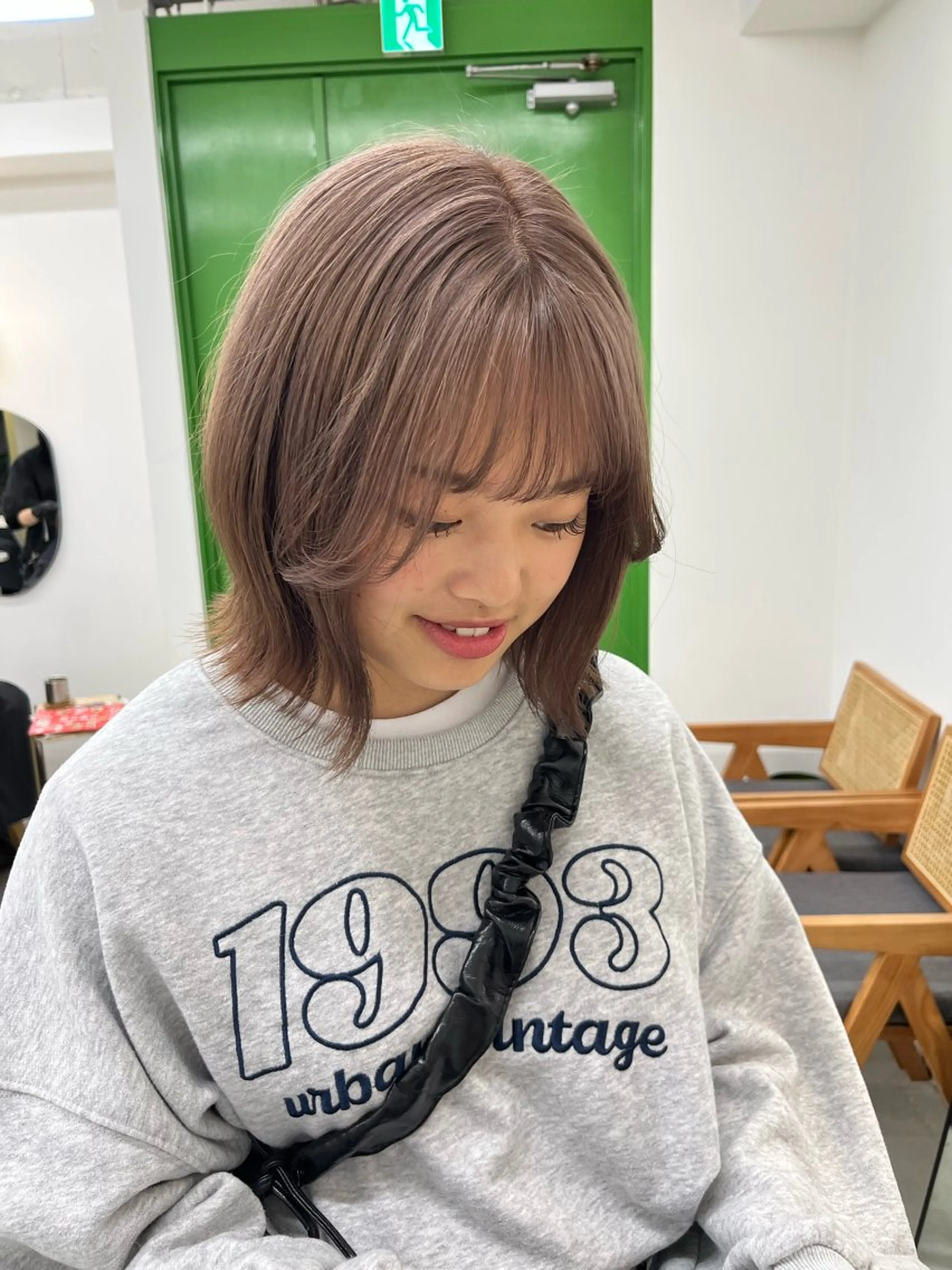 カラー ベージュカラー ブリーチ ミルクティーベージュ ヘアカラー 【sica】 レナのヘアスタイル