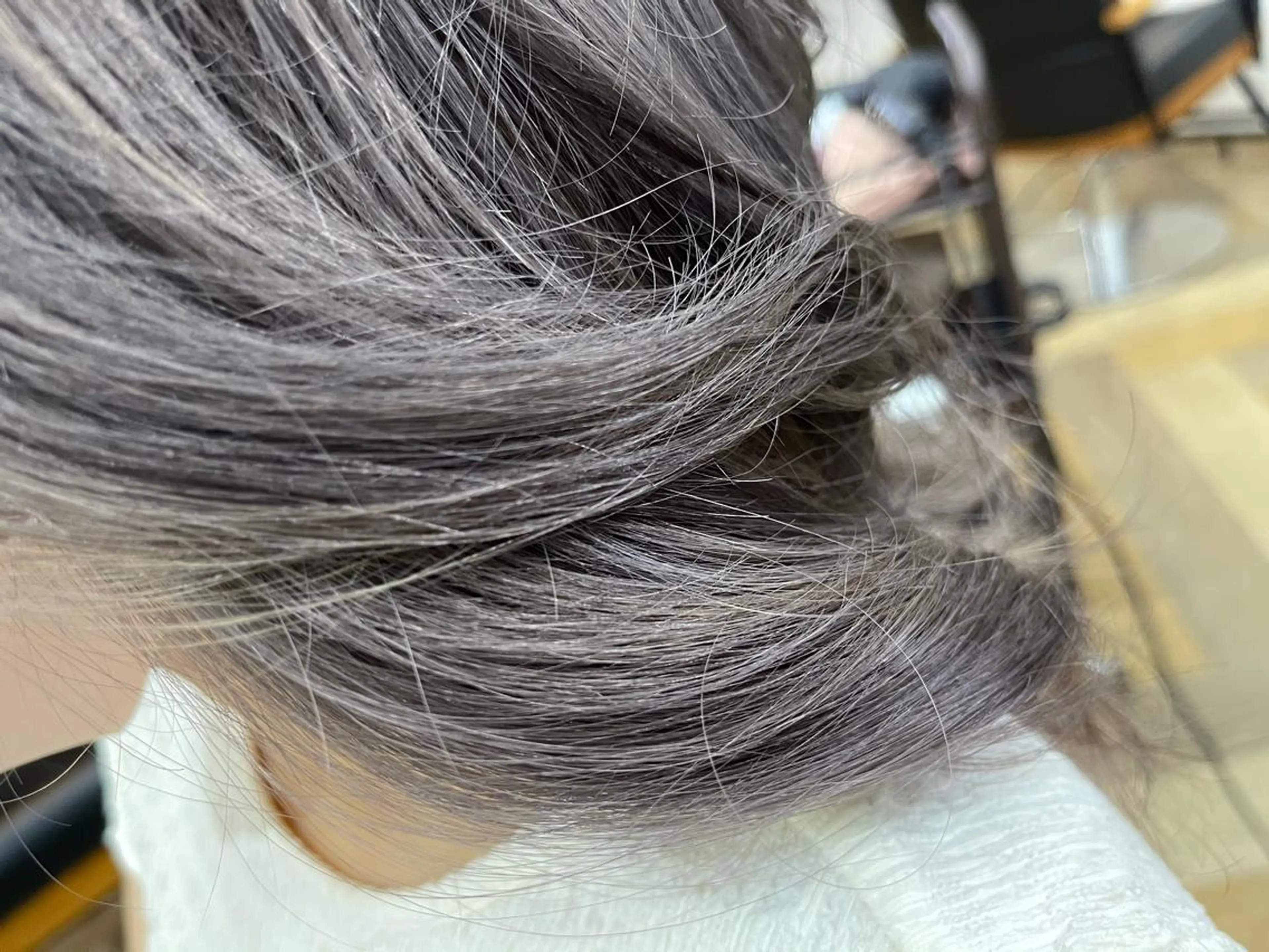 セミロング カラー 透明感カラー グレージュ 穐山 翔のヘアスタイル
