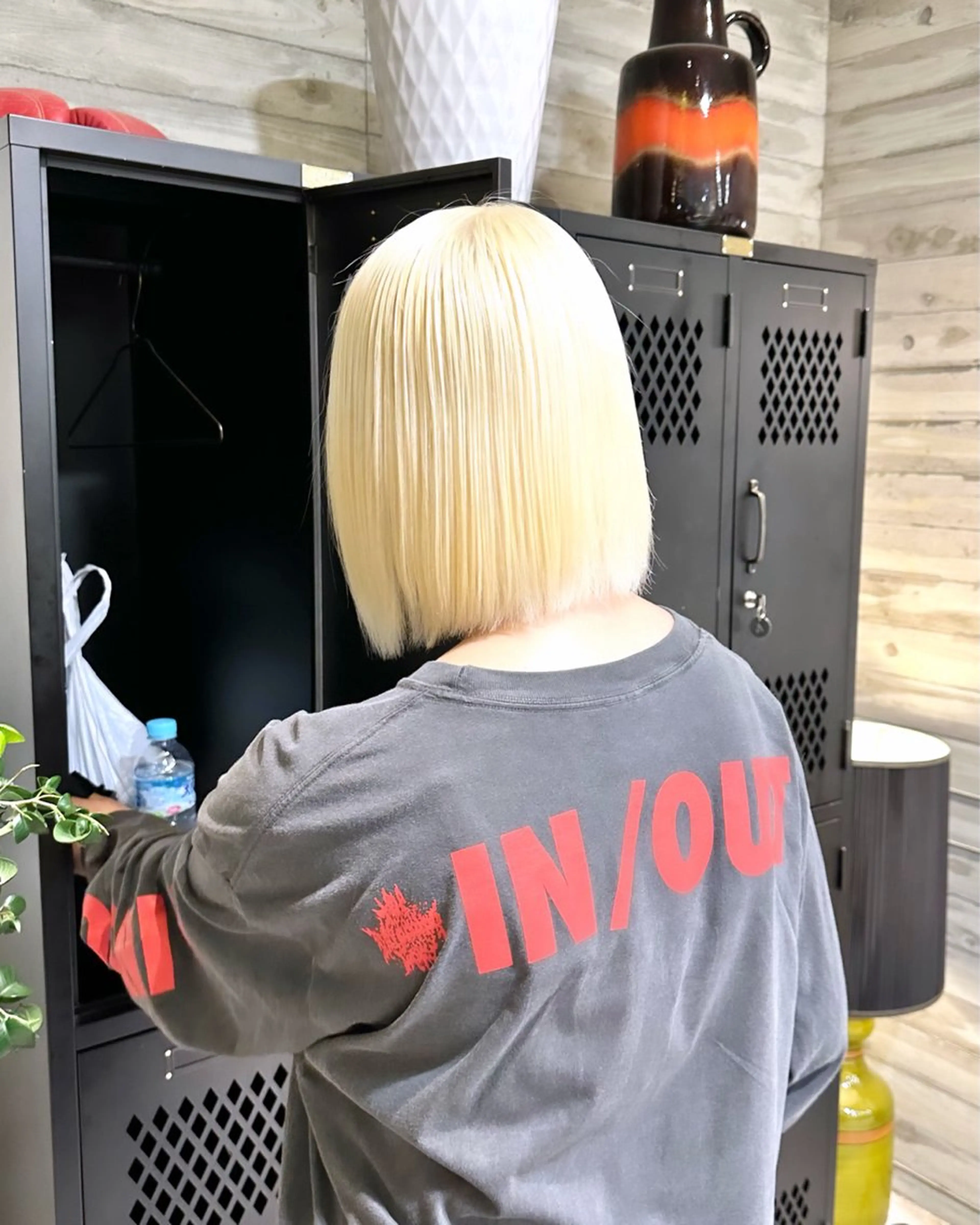 ミディアム 抜きっぱなしブロンド ササキカズマのヘアスタイル