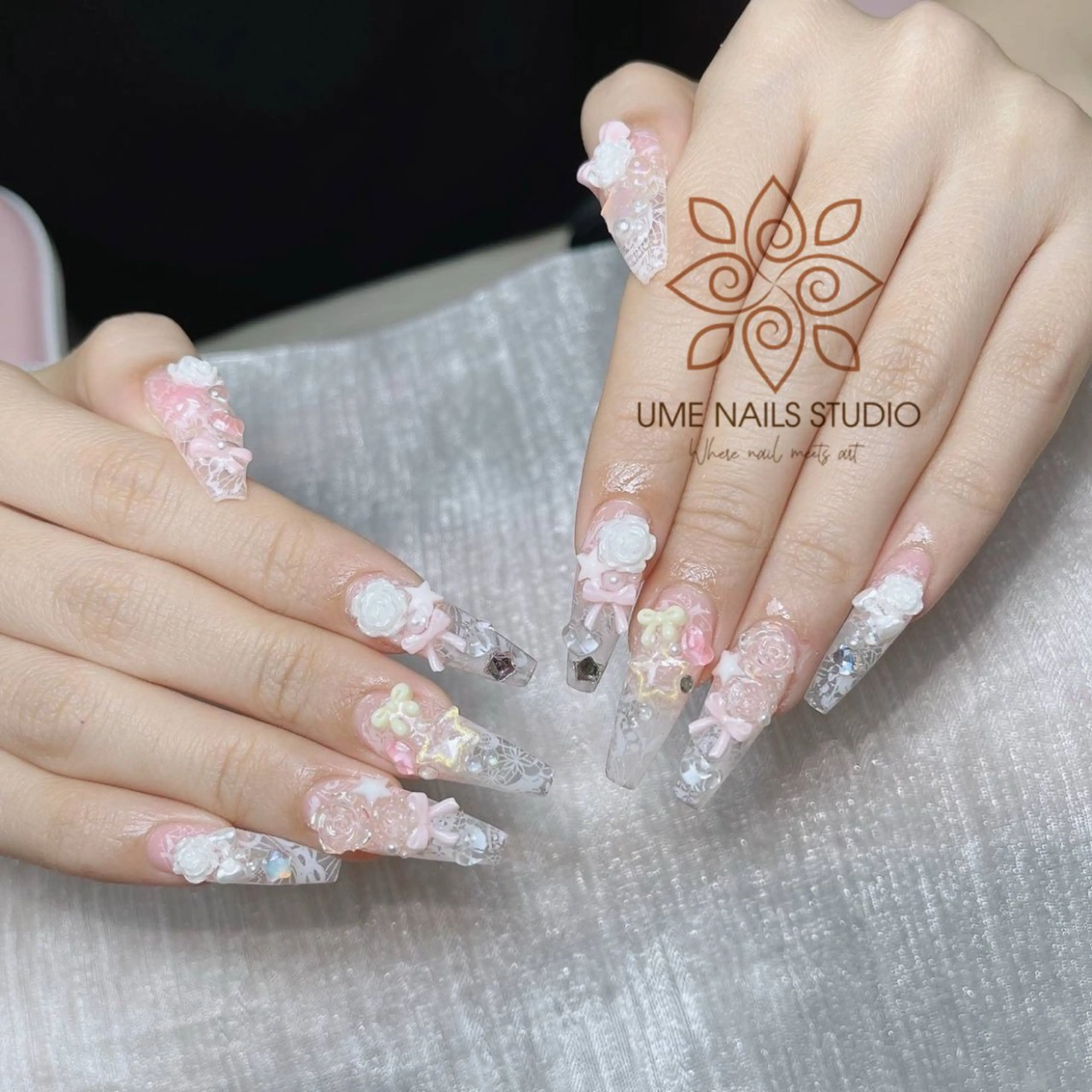 ネイル チークネイル クリアネイル ガーリー キラキラネイル 韓国ネイル Ume Nail Studioのネイルデザイン