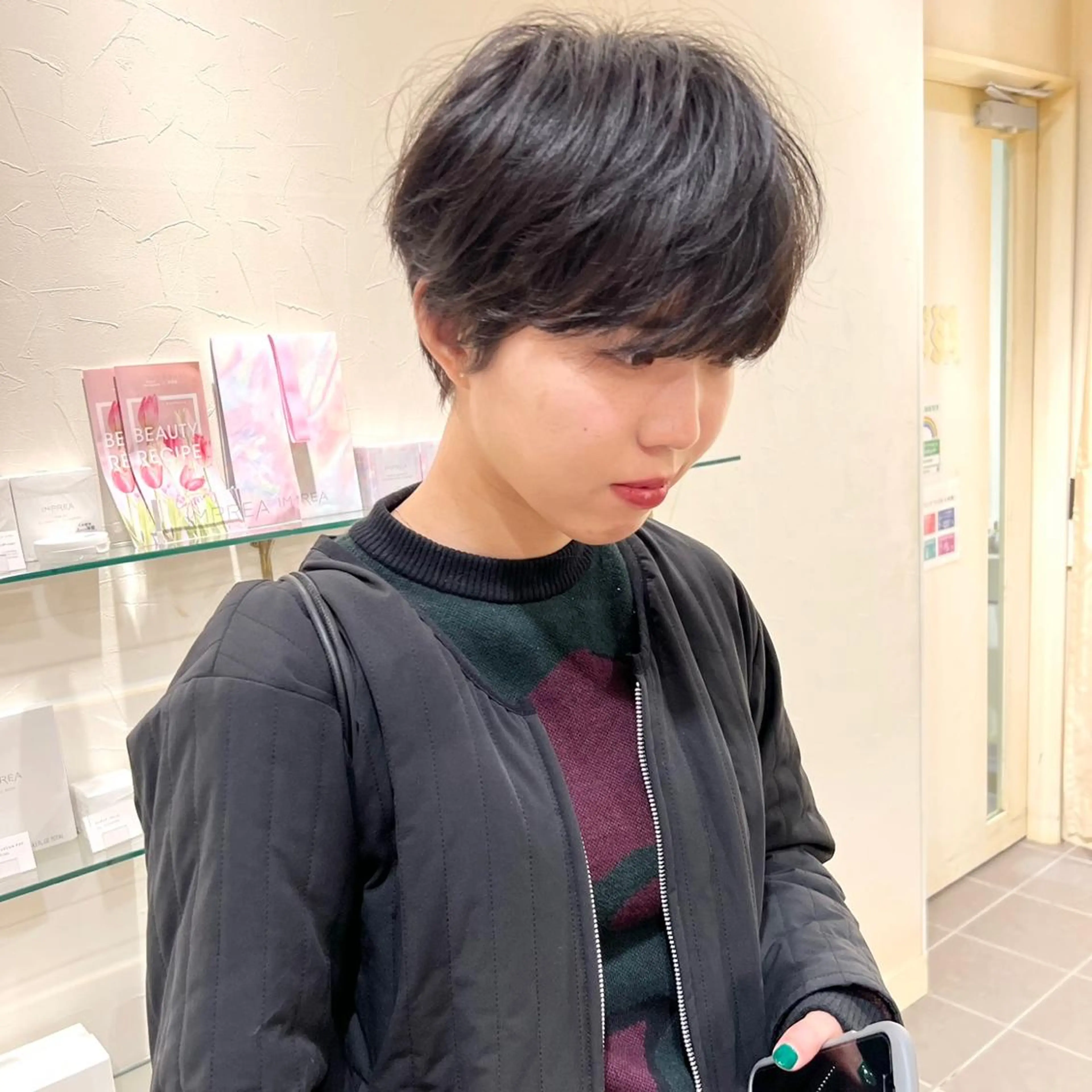 ミディアム カラー ブリーチ グレージュ ハイライトカラー シルバー ボブ 🔮診断サロン 【BASSA】🔮のヘアスタイル