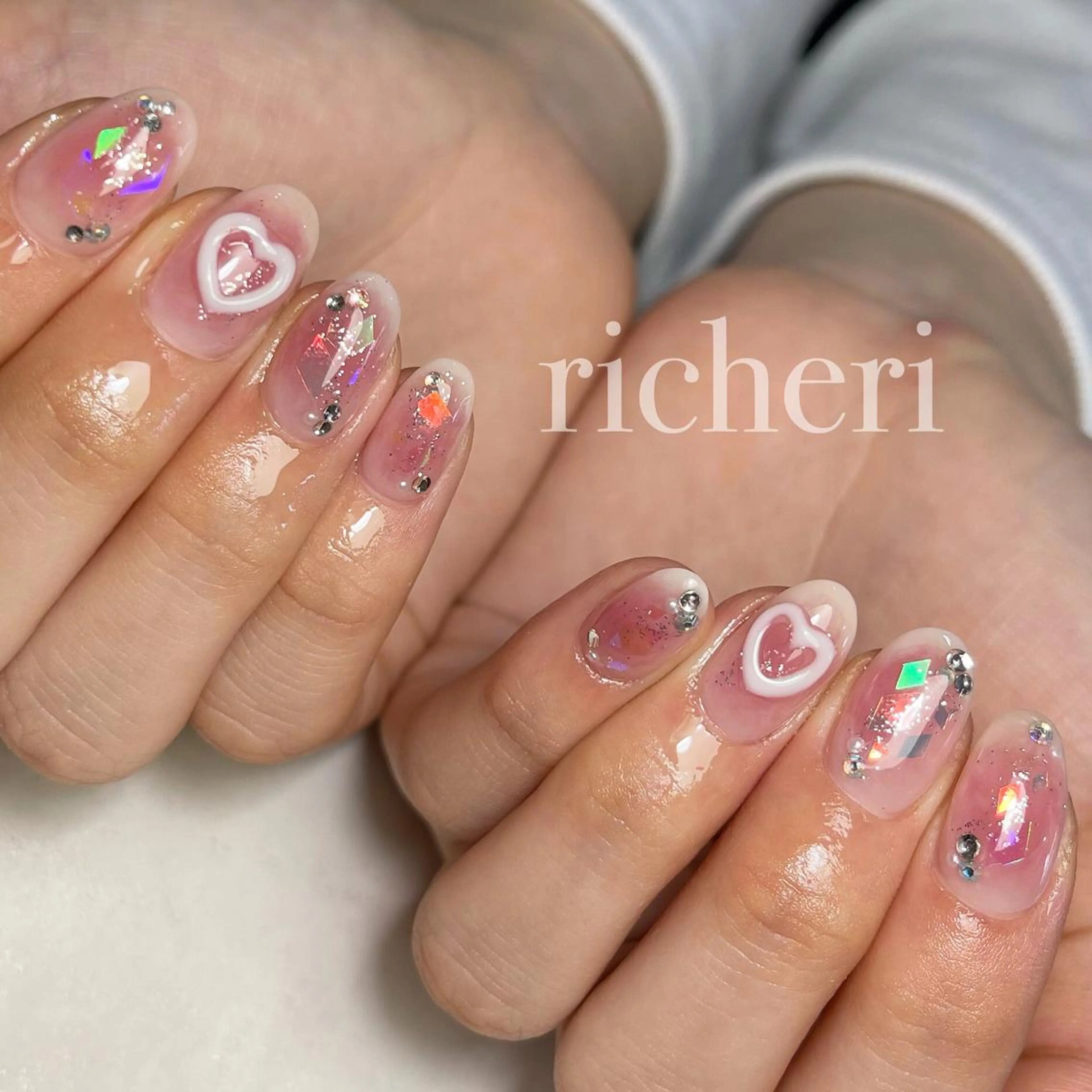 ミディアム ネイル 韓国風ヘア アートネイル フラッシュネイル フレンチネイル ジェルネイル ハンドネイル richeri beautyのエステ・リラクイメージ