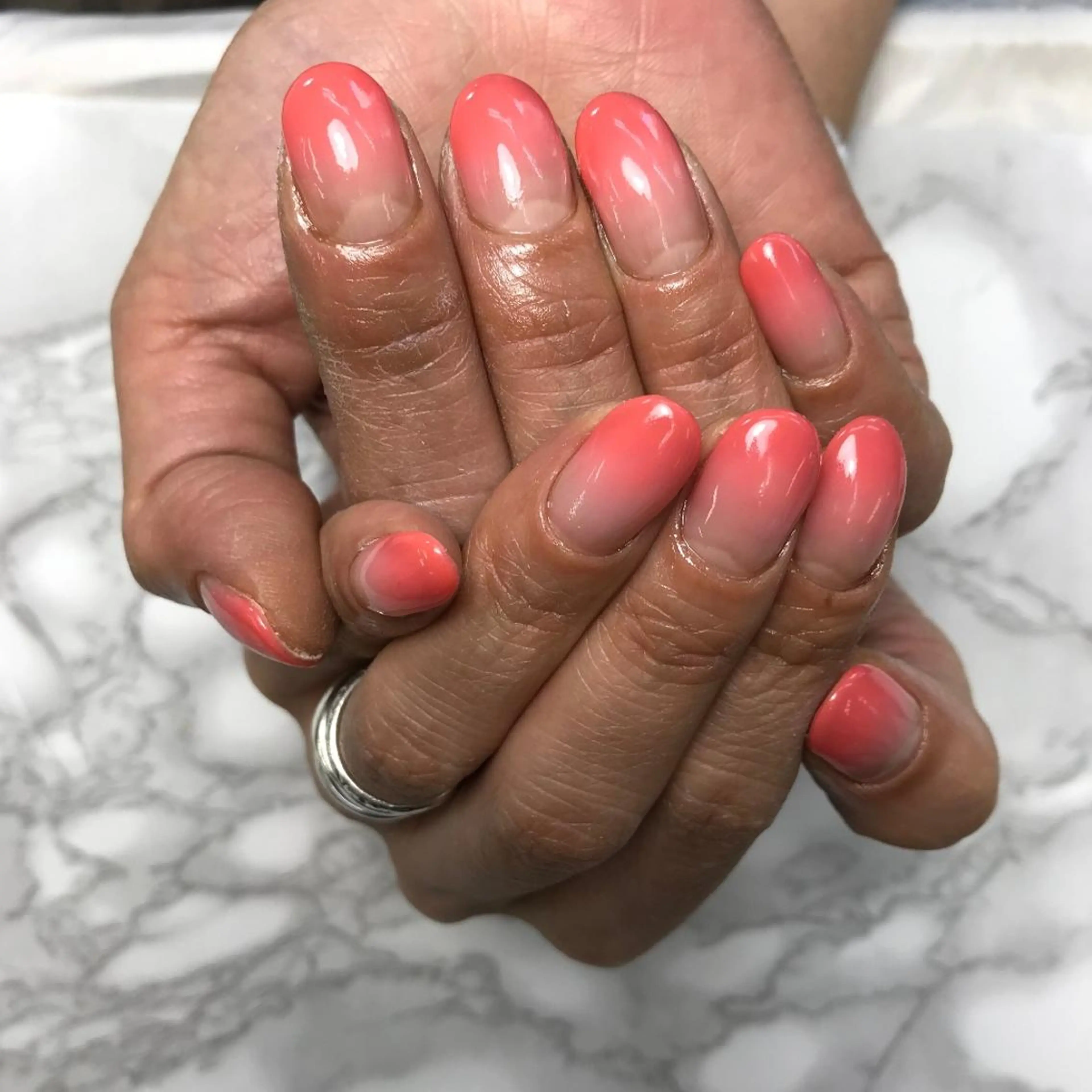 ネイル グラデーション myugel青山店所属・吉井 ゆりのネイルデザイン