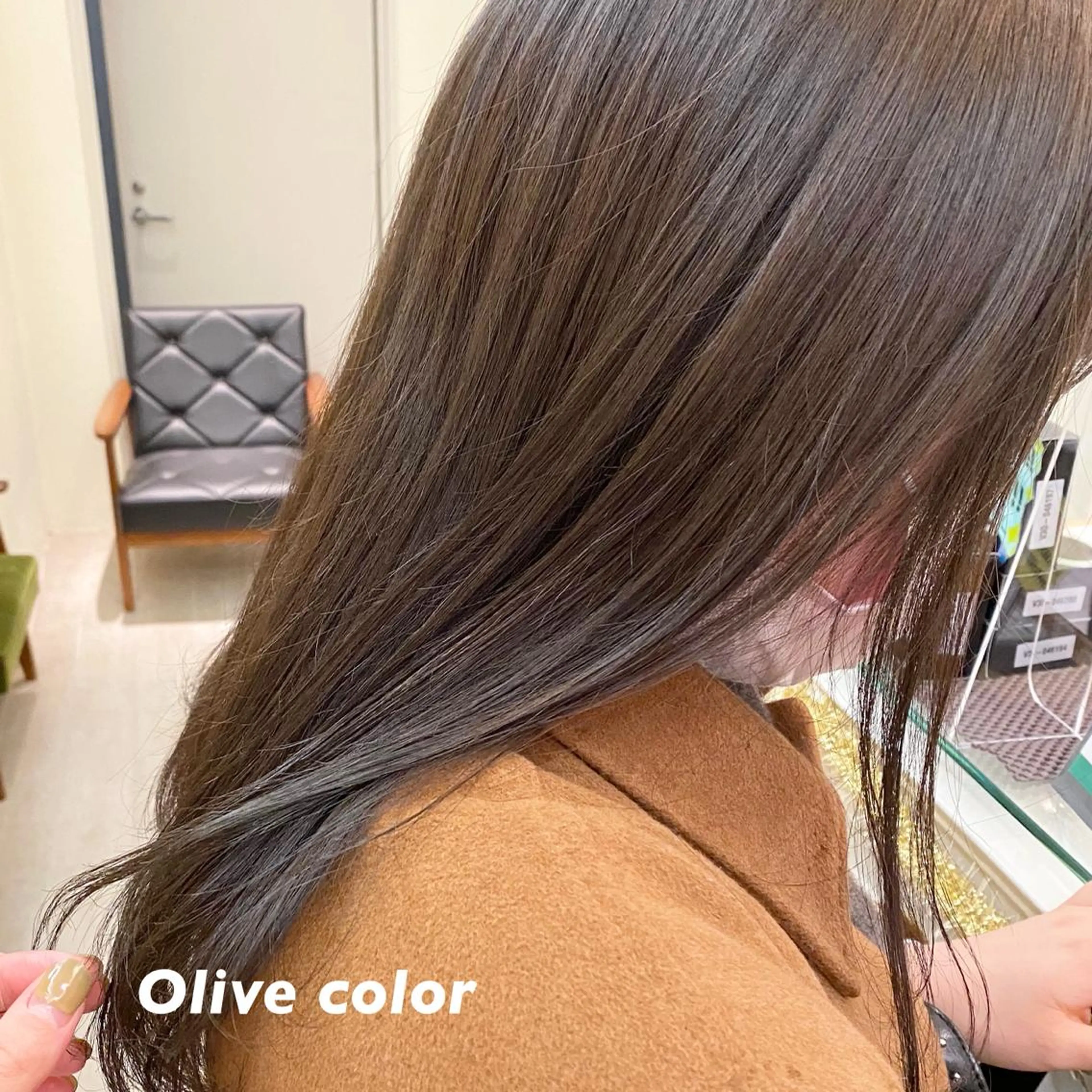 セミロング カラー オリーブカラー 大久保 愛のヘアスタイル