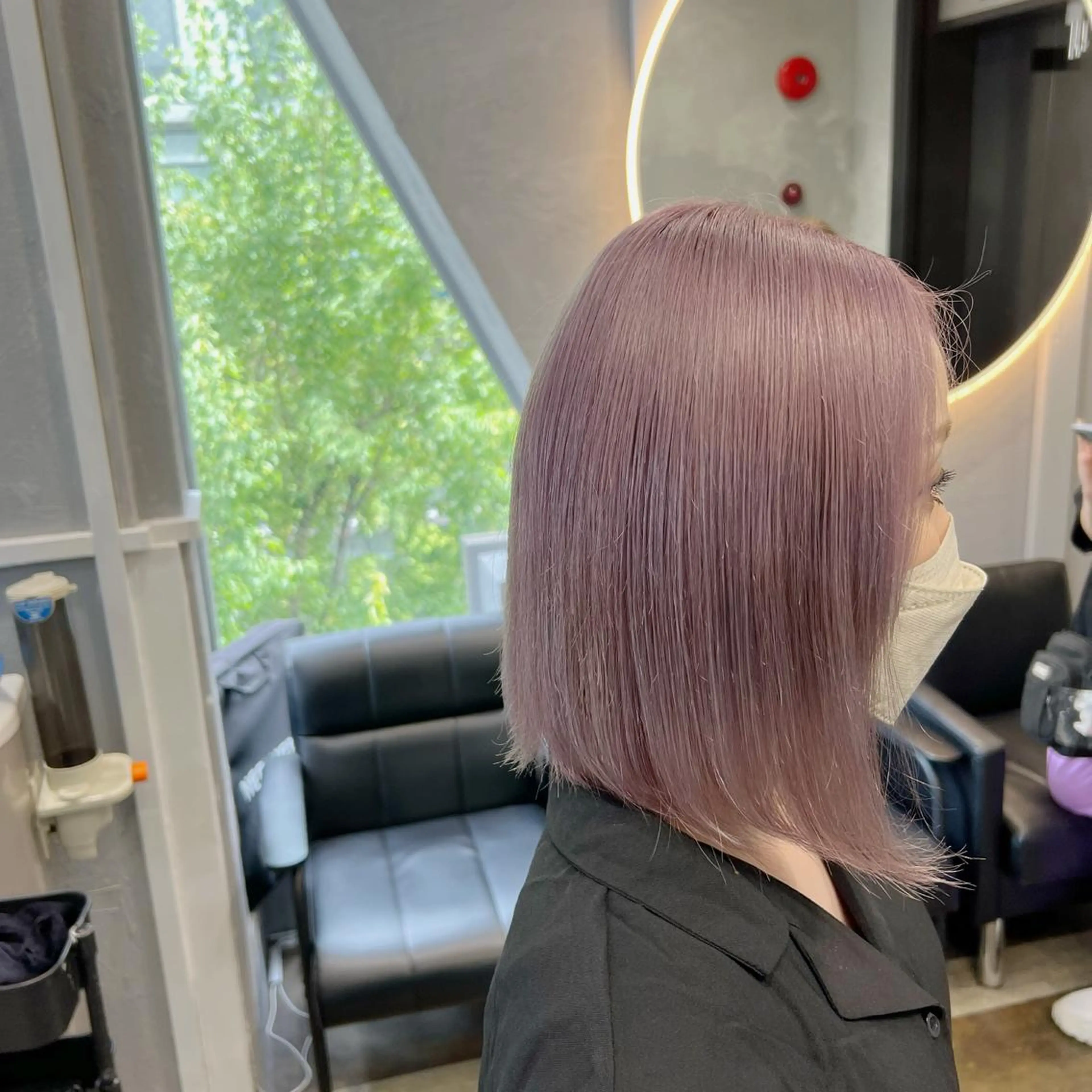 ミディアム ピンクラベンダー ヘアカラー maya レイヤーカットのヘアスタイル