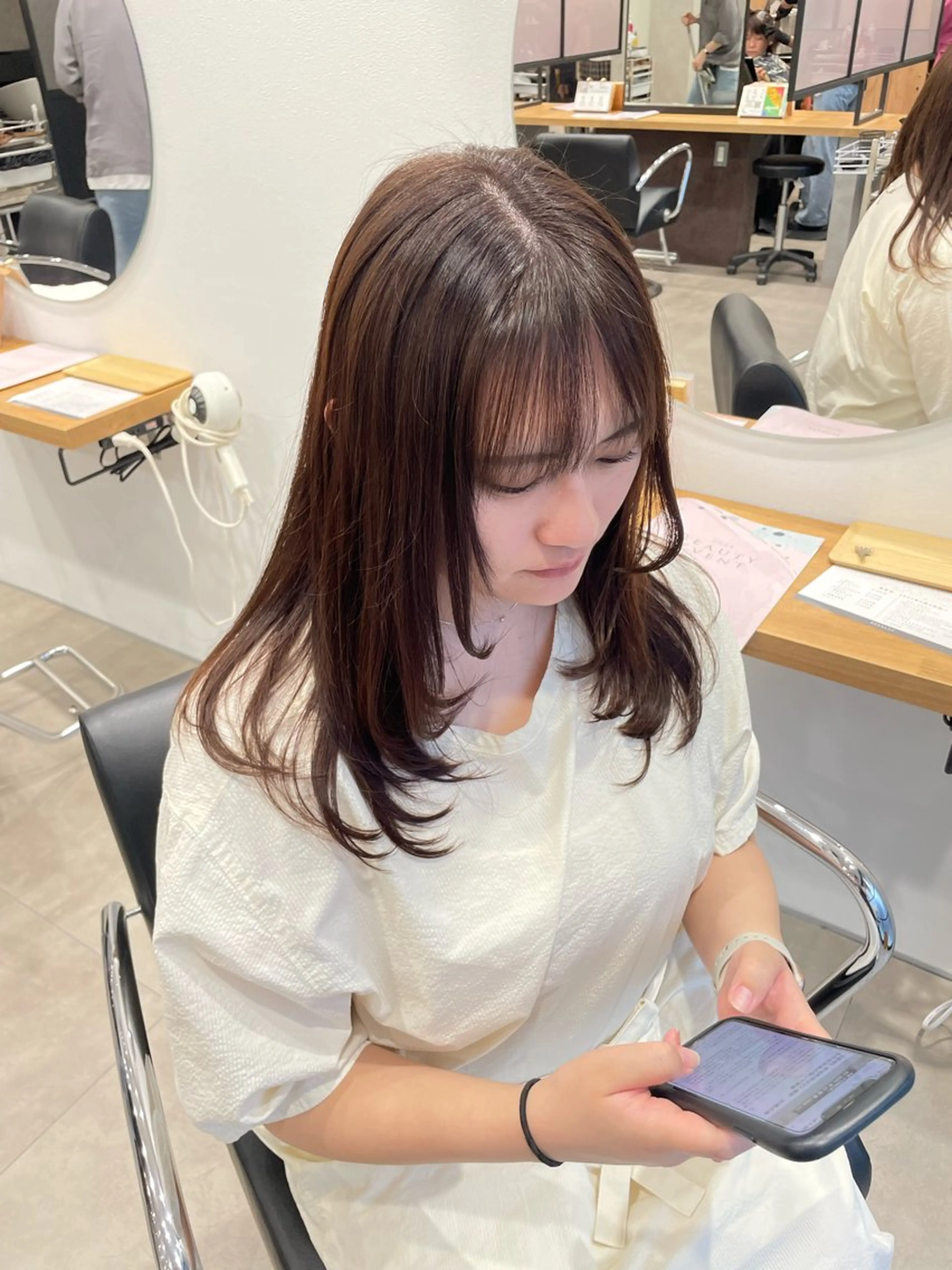 ロング レイヤーカット 佐藤 由依/透明感カラーのヘアスタイル