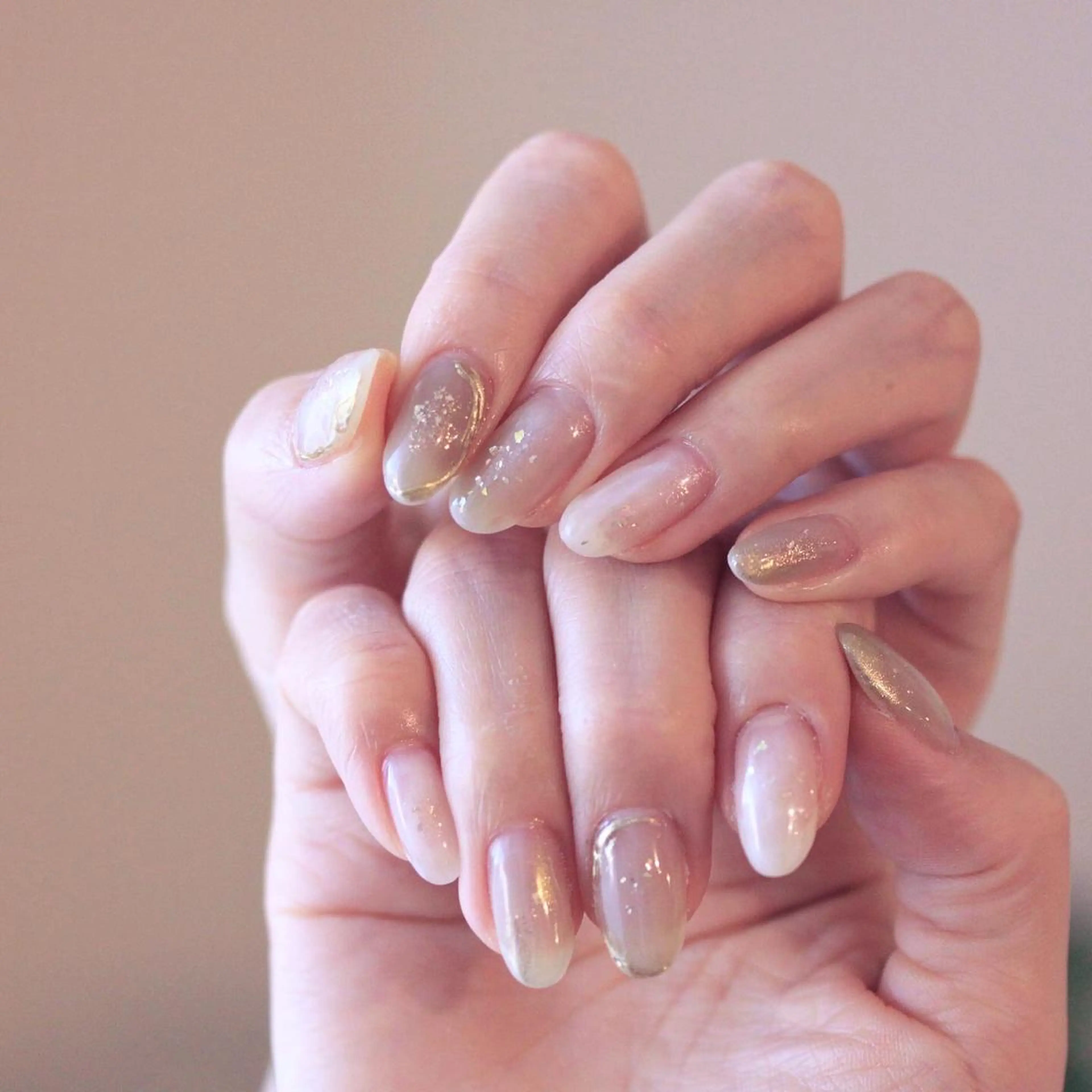 ネイル 氷ネイル・うるうるネイル ラメ(グリッター) ミラーネイル ニュアンスネイル オフィスネイル ハンドネイル Elio所属・Elio 国泰寺のネイルデザイン