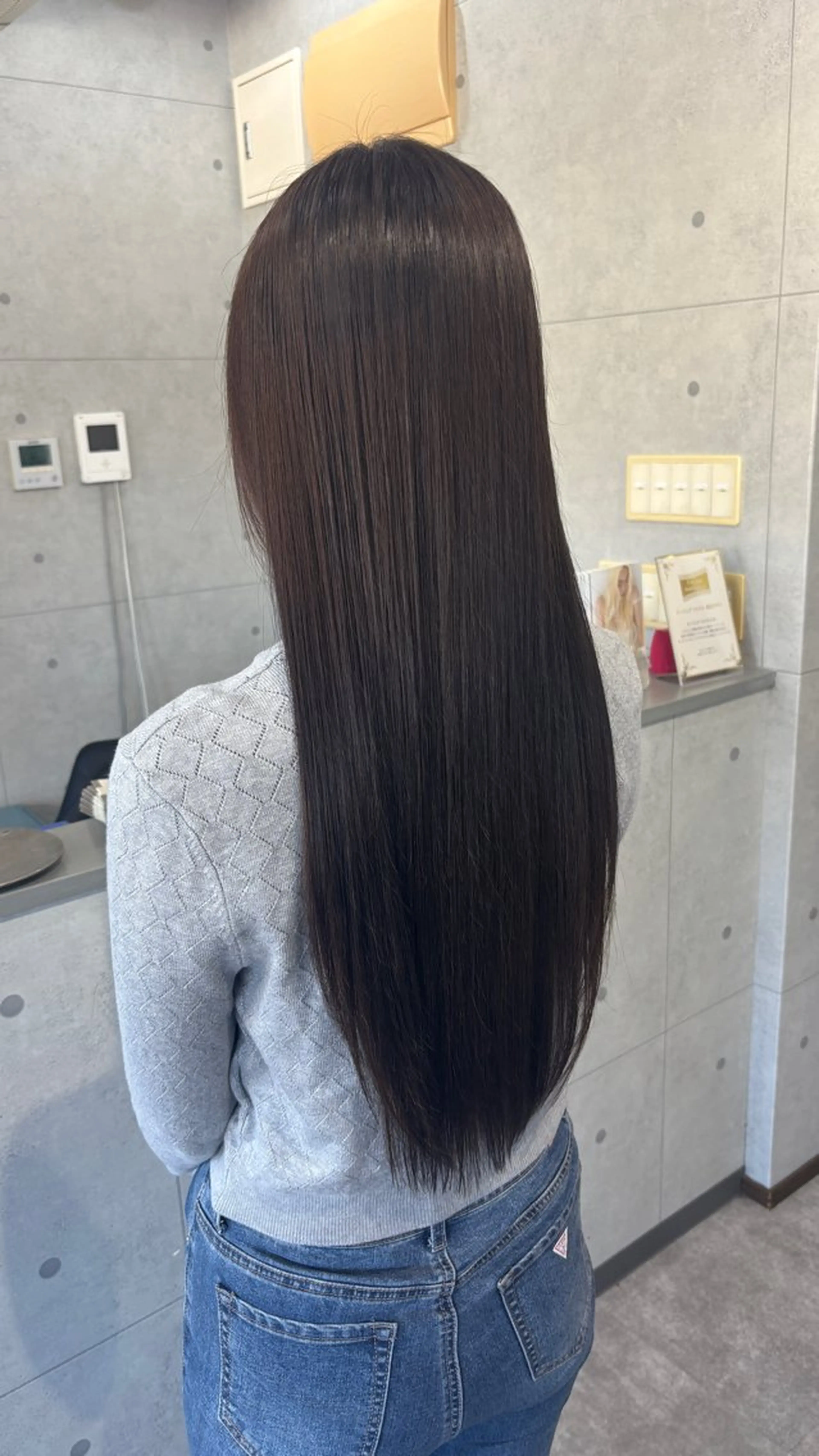 ミディアム ボブ くびれヘア くせ毛 髪質改善 切りっぱなしロブ カット ヘアカラー REVE所属・REVE美容室 REVEマツエクのヘアスタイル