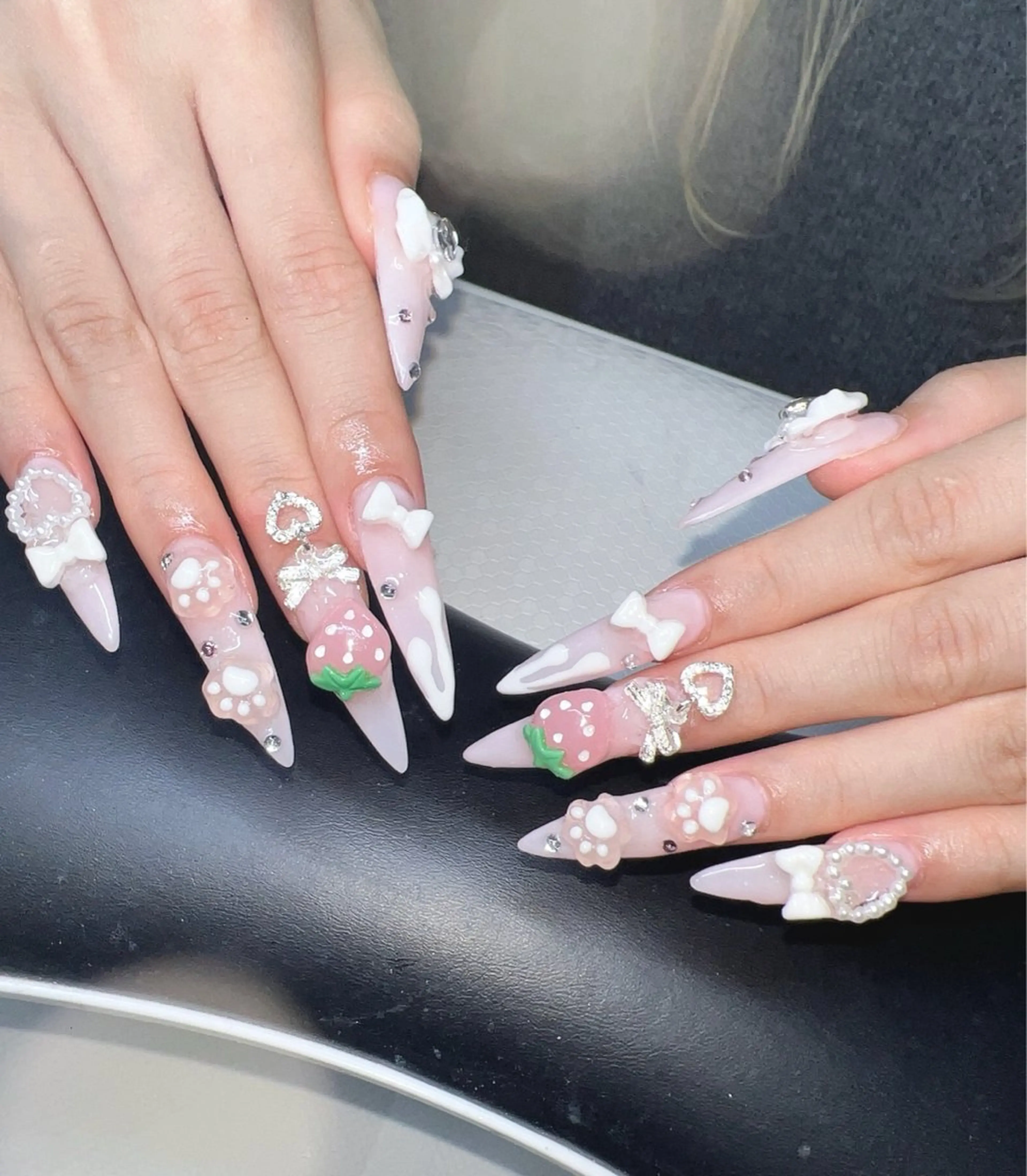 ネイル オーロラネイル チークネイル 長さ出し フットネイル フレンチネイル Lee Nailsのネイルデザイン