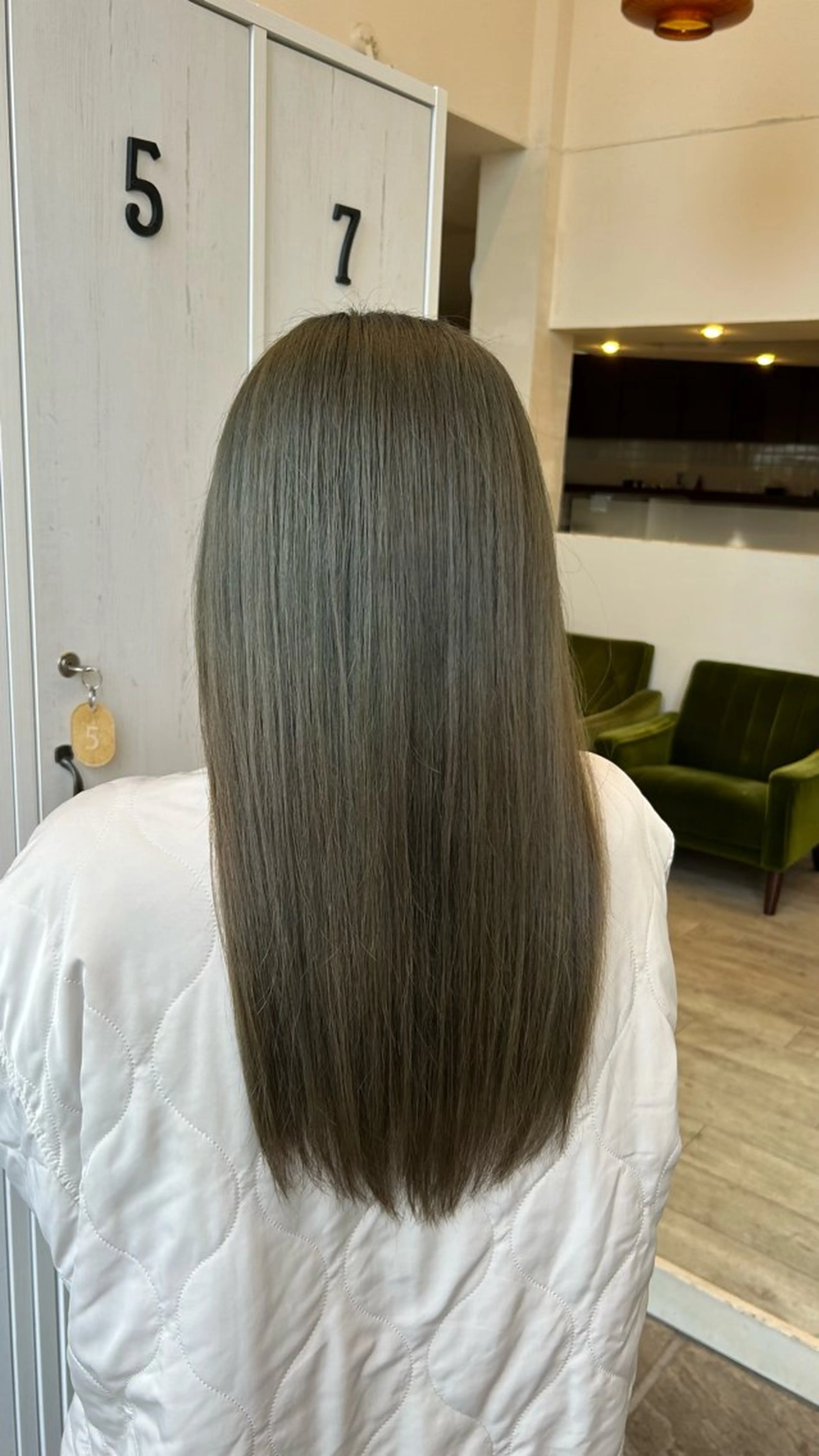 ロング カラー ルプラボウ  藤原 千紗のヘアスタイル