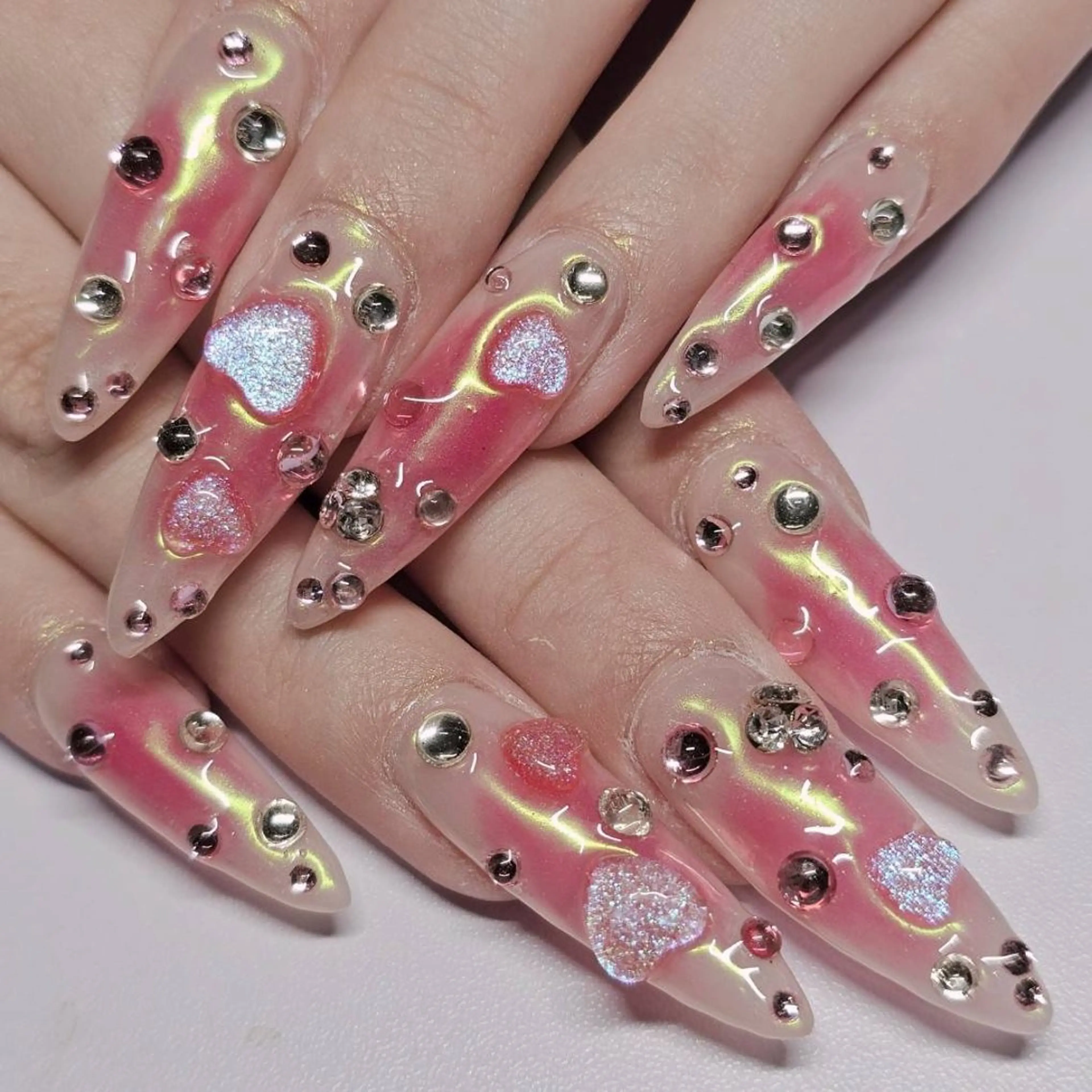 ネイル オーロラネイル チークネイル 持ち込み ピンク バレンタイン ハンドネイル よしだ ひろきのネイルデザイン