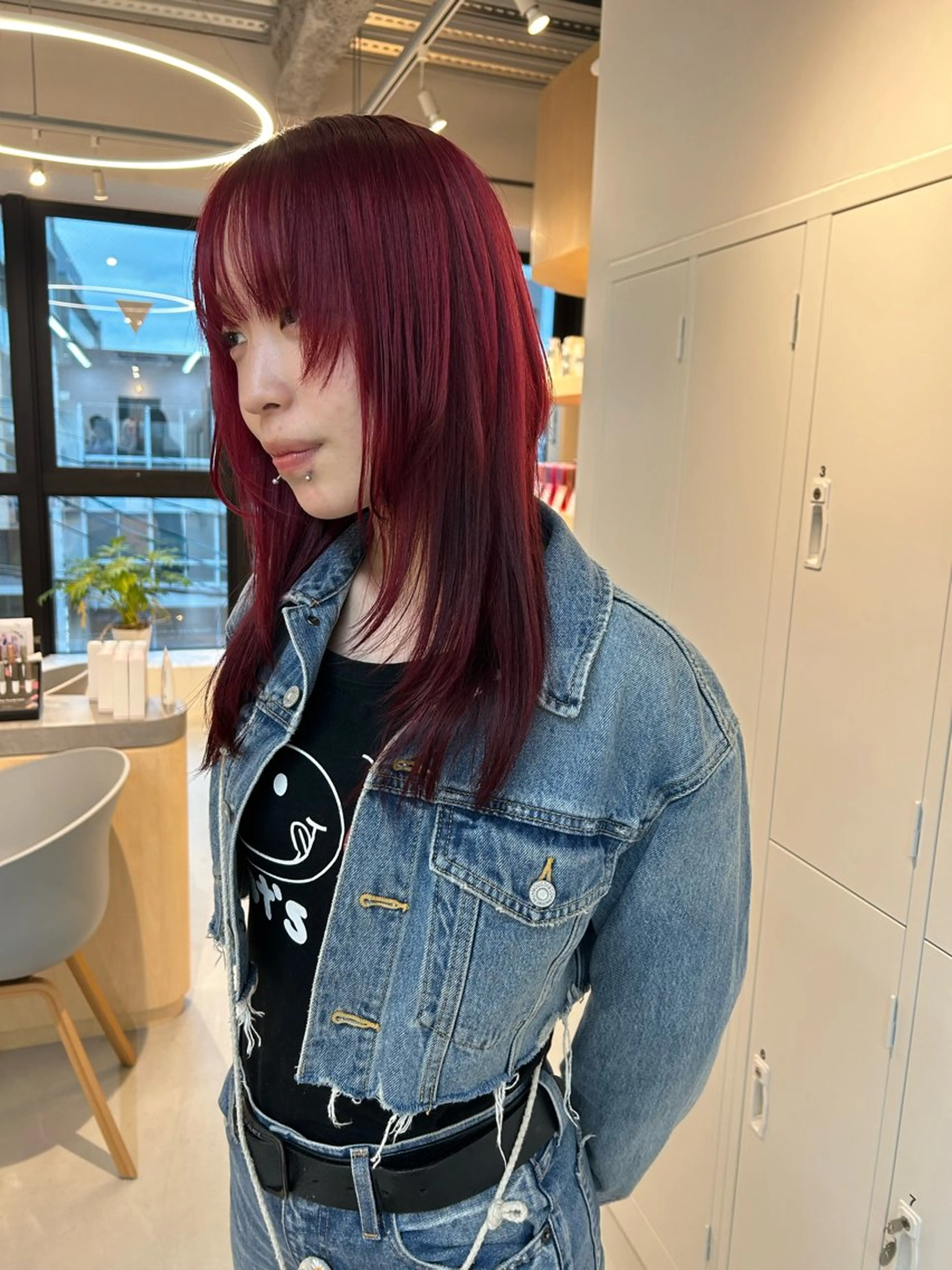 セミロング カラー ボルドーカラー 透明感カラー カット ヘアカラー トリートメント 透明感カラー/牧内 楓/インナーカラーのヘアスタイル