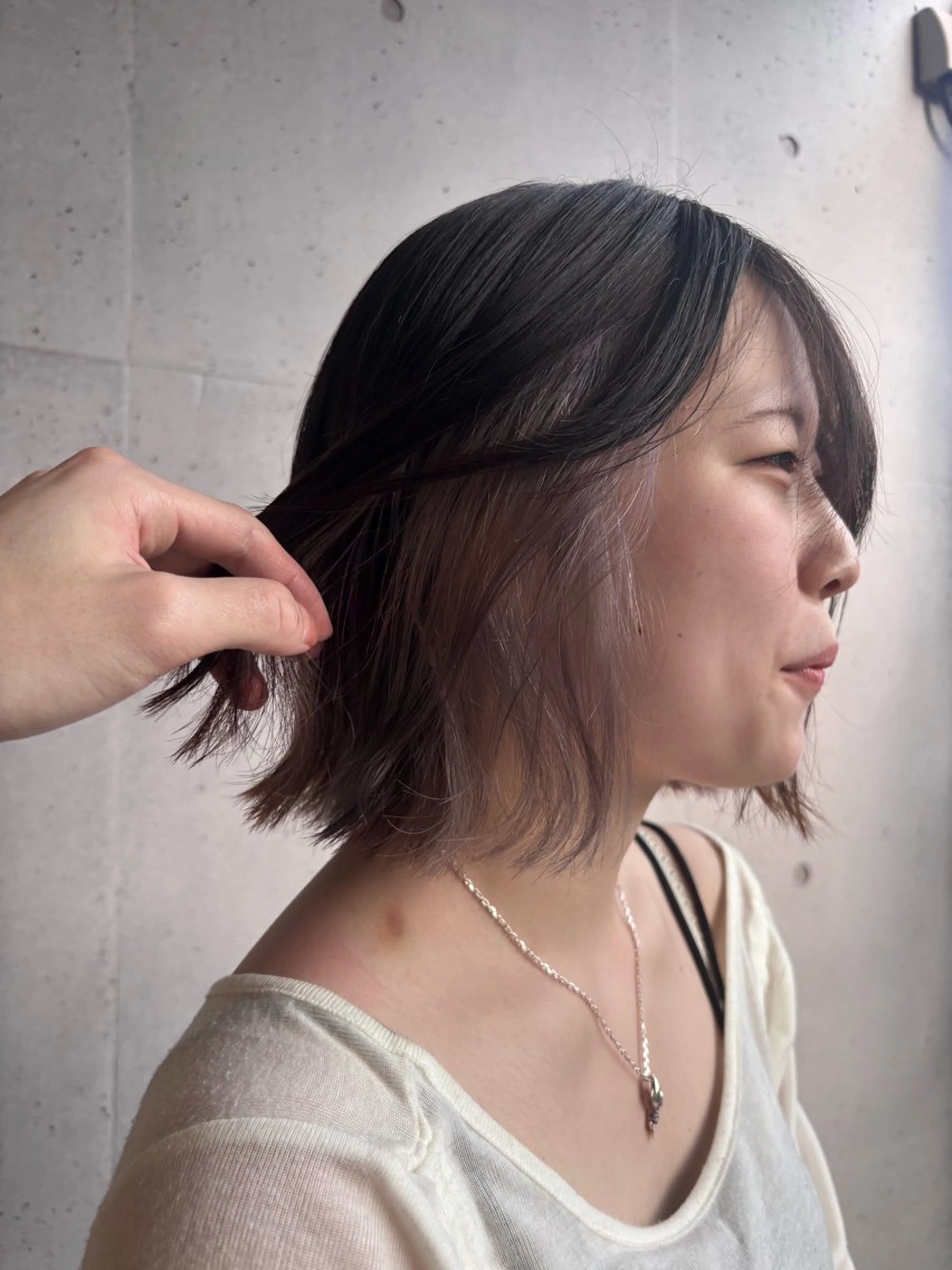 ショート カラー ブリーチ インナーカラー シルバー ホワイトシルバー ヘアカラー 似合わせハイトーン 👾はちすのヘアスタイル