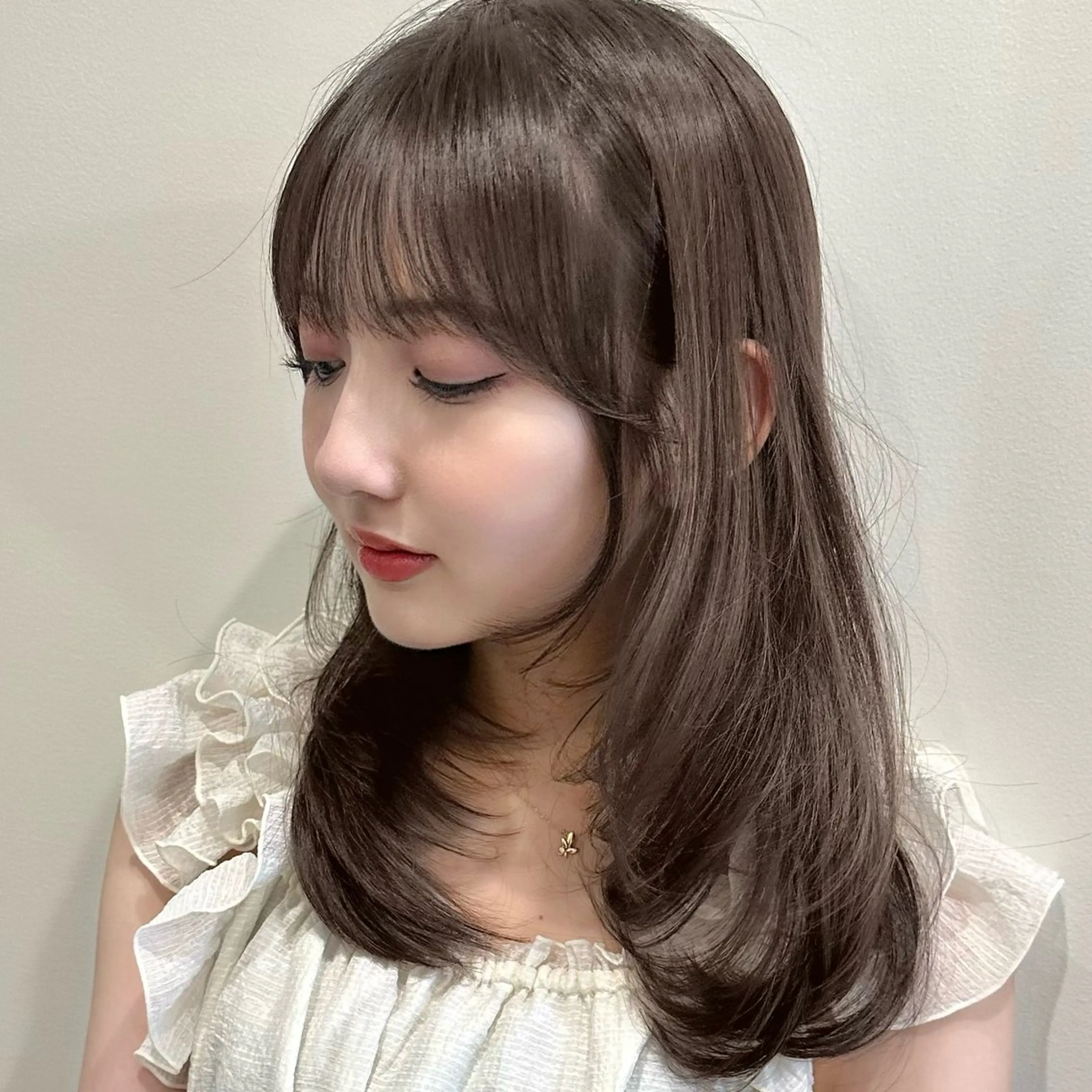 セミロング カット ヘアカラー トリートメント 🌹ハッシュカット、 レイヤー韓国ヘア🌹のヘアスタイル