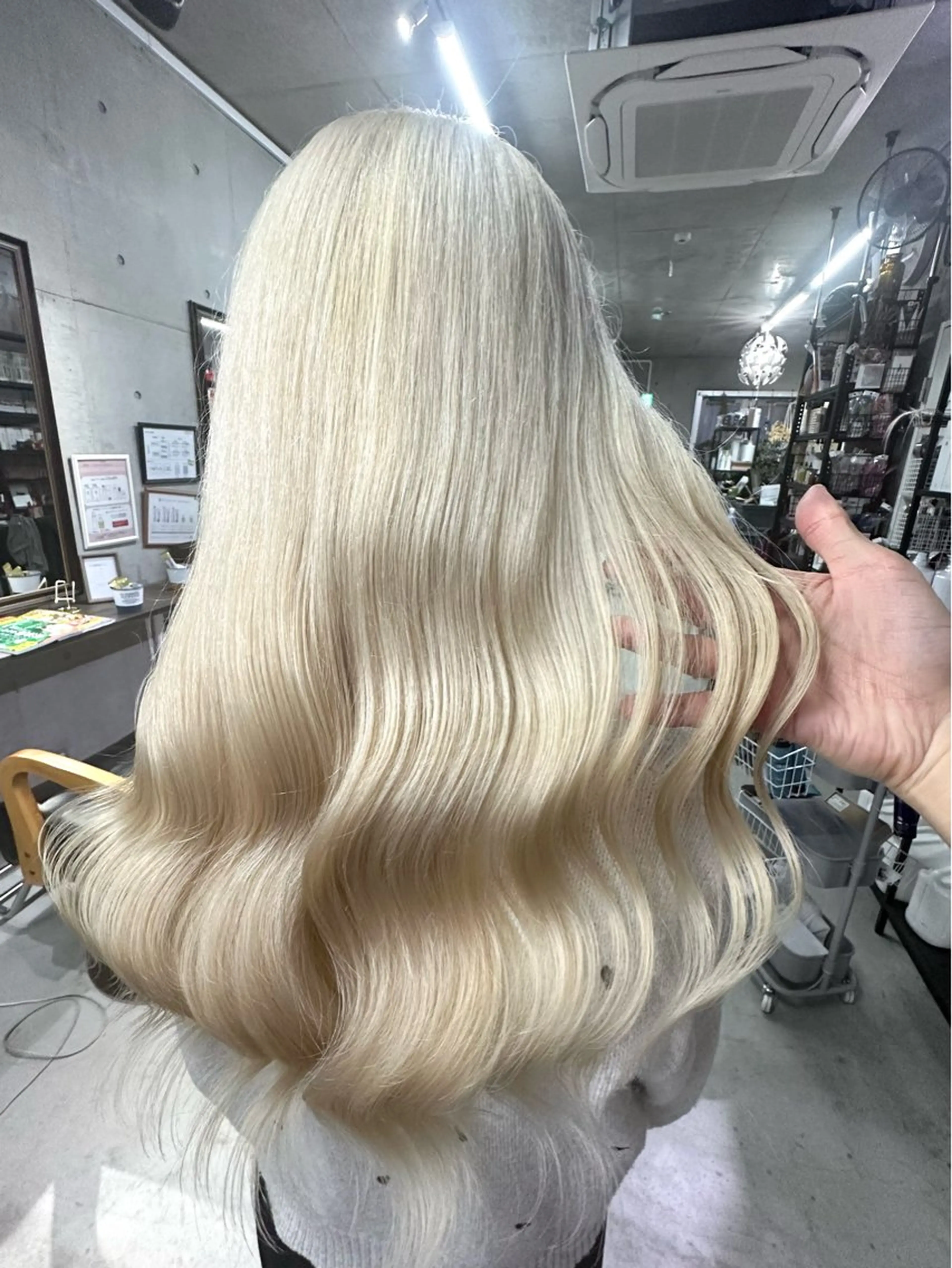 ロング カラー ブリーチ ブロンド ホワイトブロンド 韓国風ヘア ヘアカラー 名古屋のピンク好き かずくん🦩のヘアスタイル