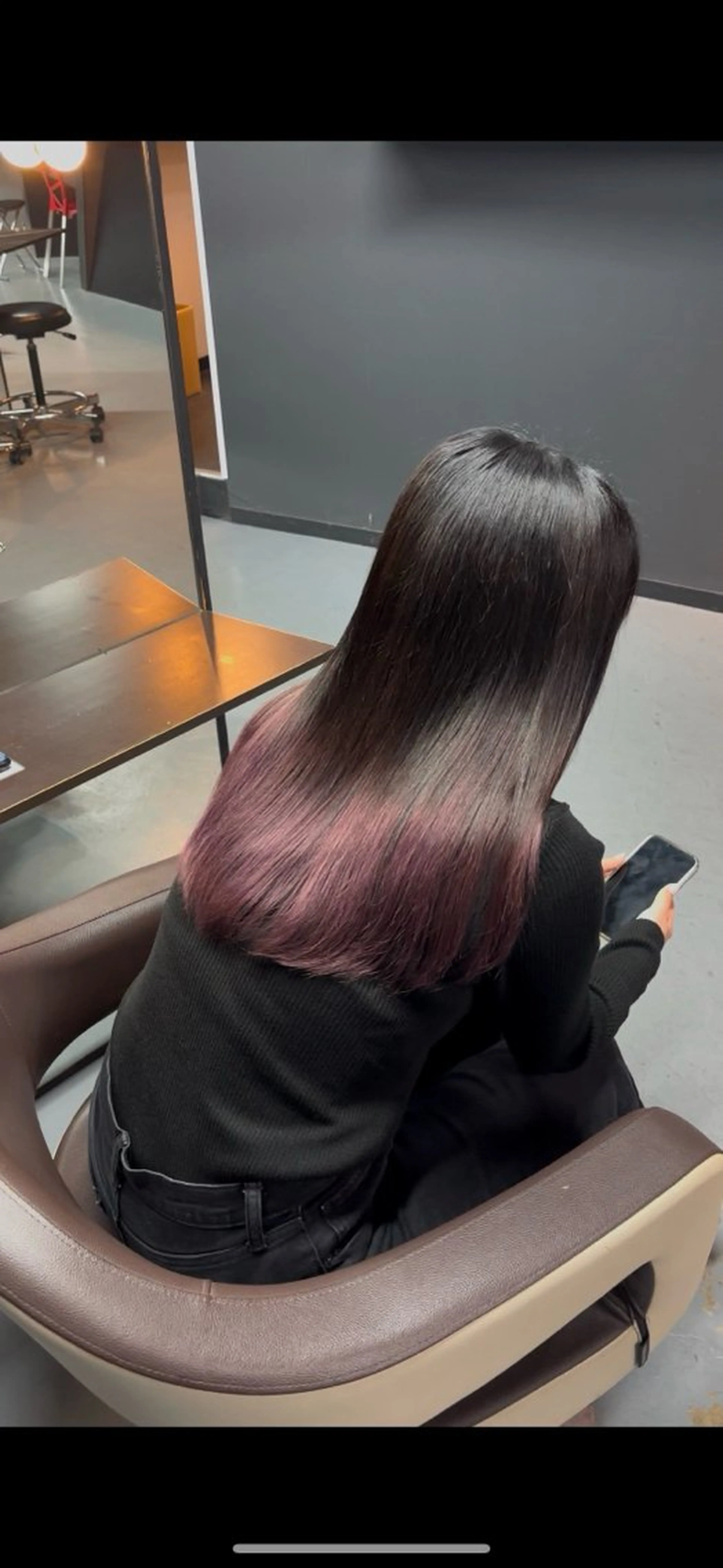 ロング カラー 黒髪 ブリーチ デザインカラー グラデーションカラー ピンクカラー カット ヘアカラー いなおか かなとのヘアスタイル