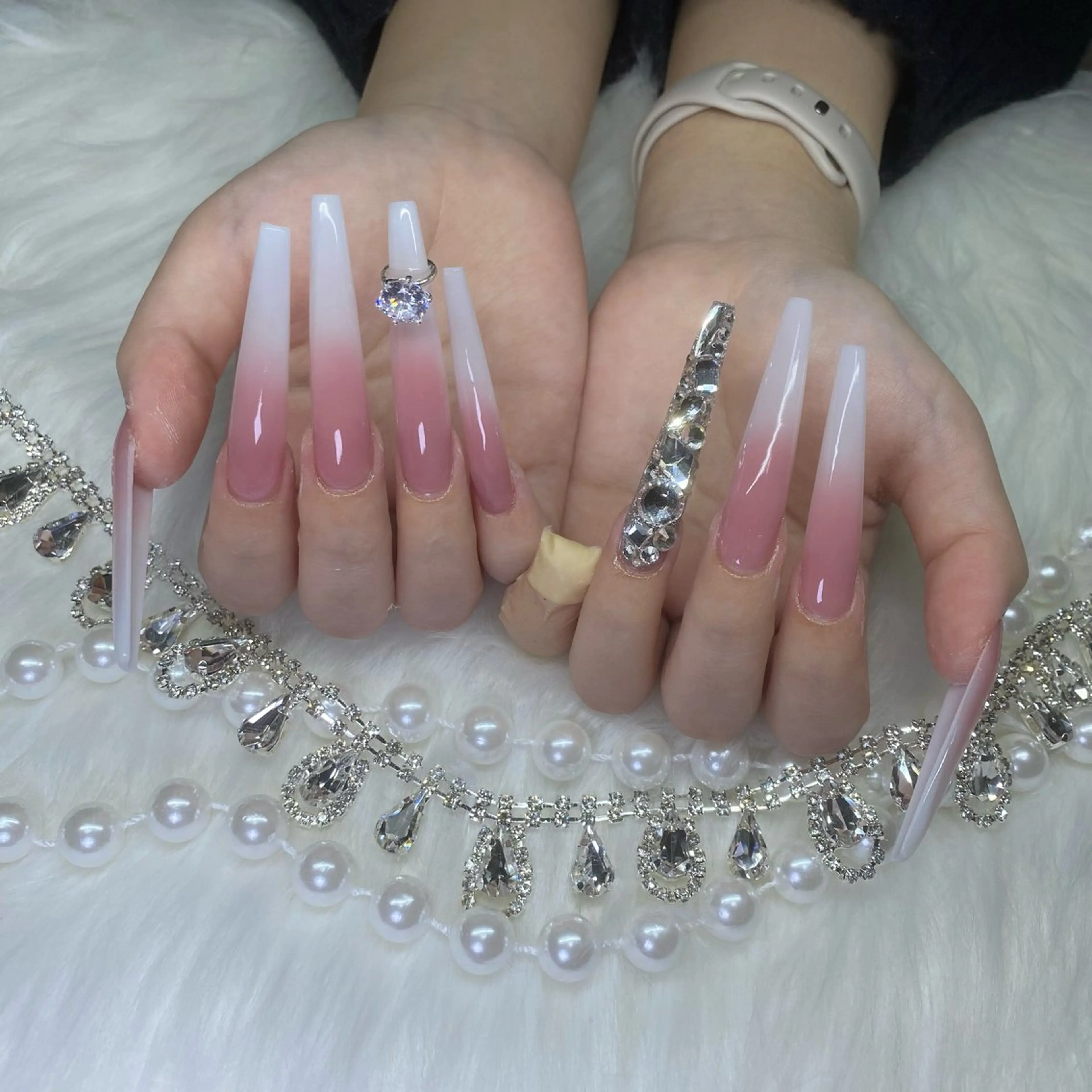 ネイル チークネイル ロングネイル スカルプネイル 冬ネイル ハンドネイル Nail Salon Grow所属・Nail Salon Growのネイルデザイン