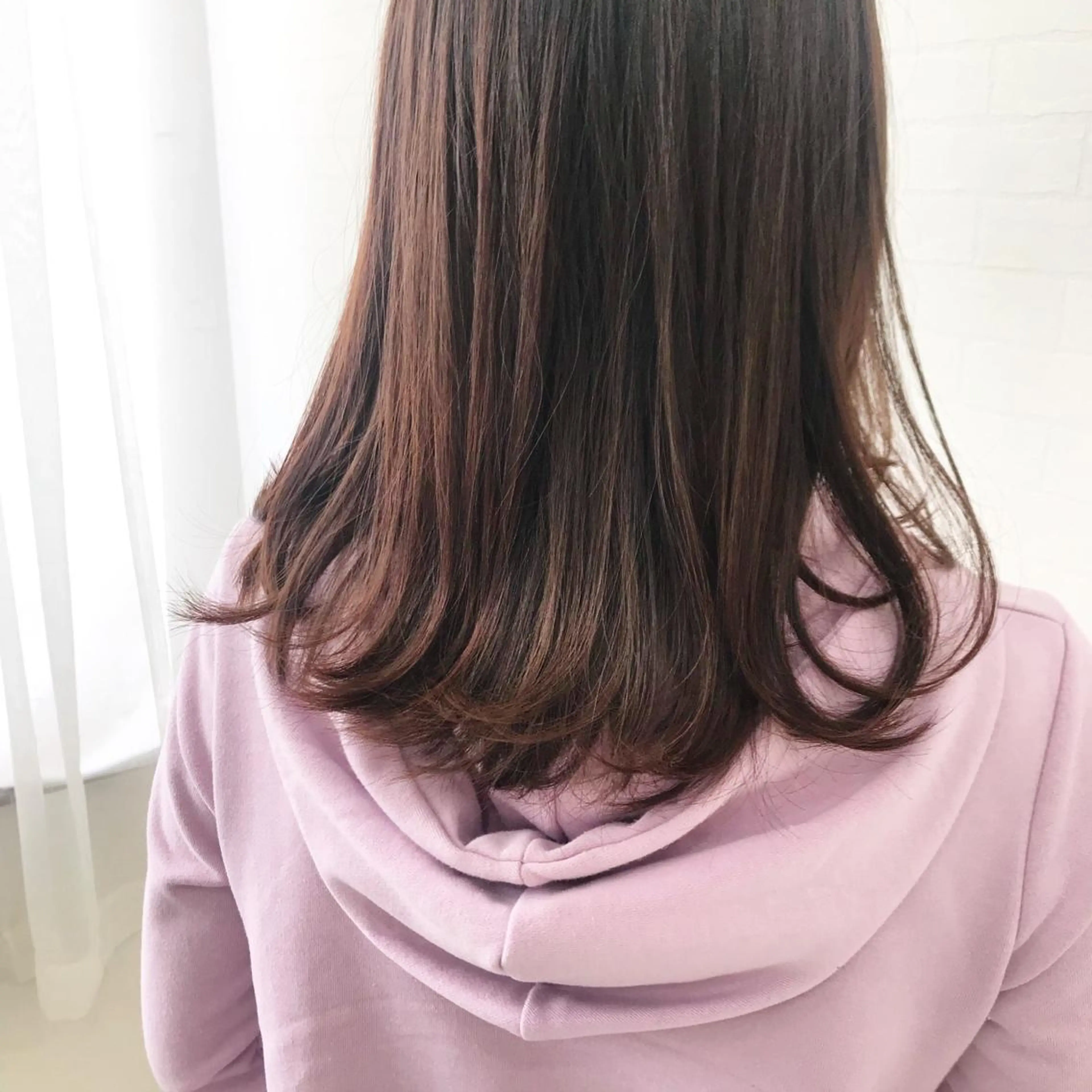 セミロング カラー オリーブ/アッシュ やわらか透明感カラーのヘアスタイル