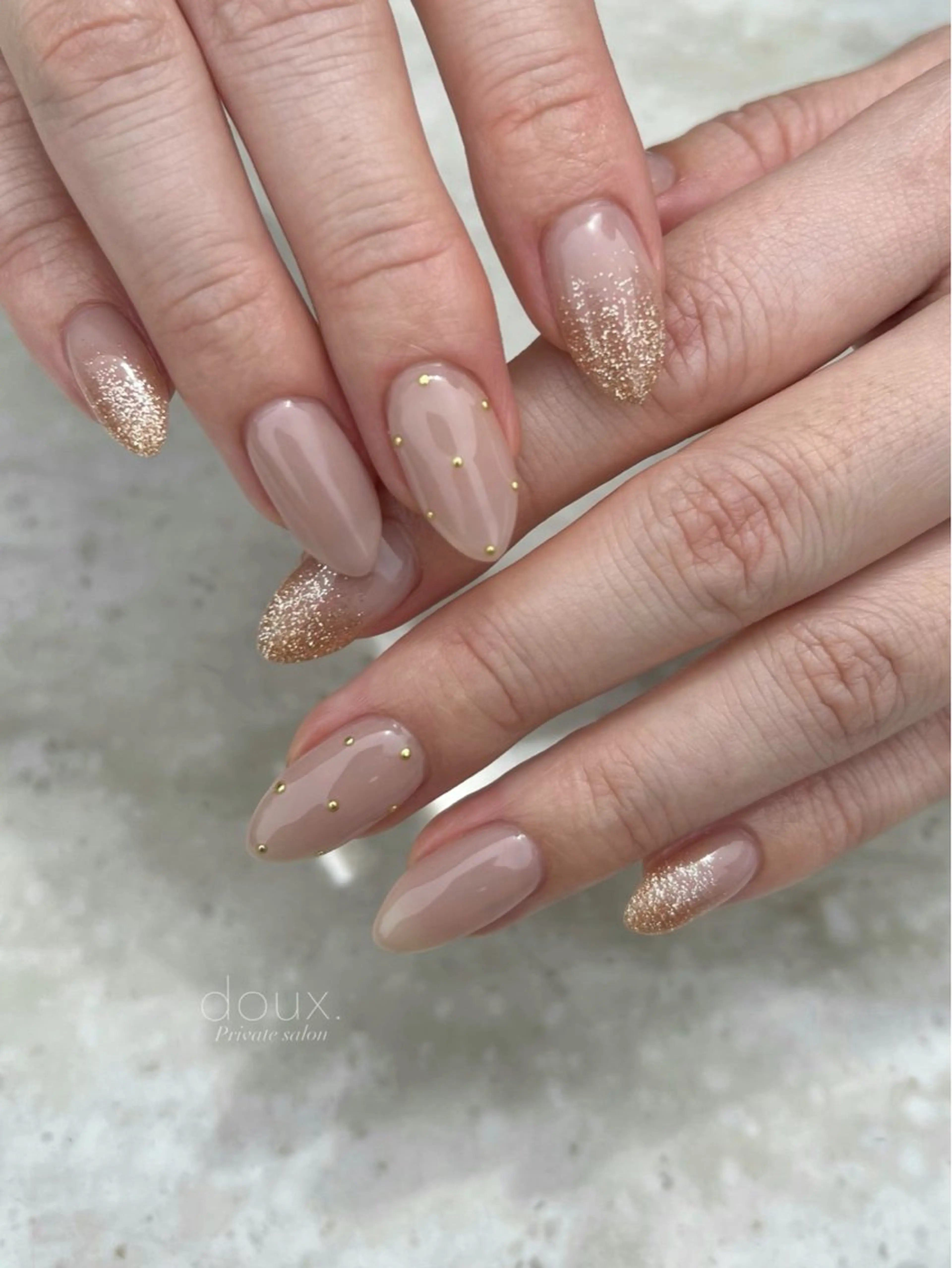 ネイル ドット フラッシュネイル 韓国ネイル ニュアンスネイル ワンカラーネイル ハンドネイル doux. nailのネイルデザイン