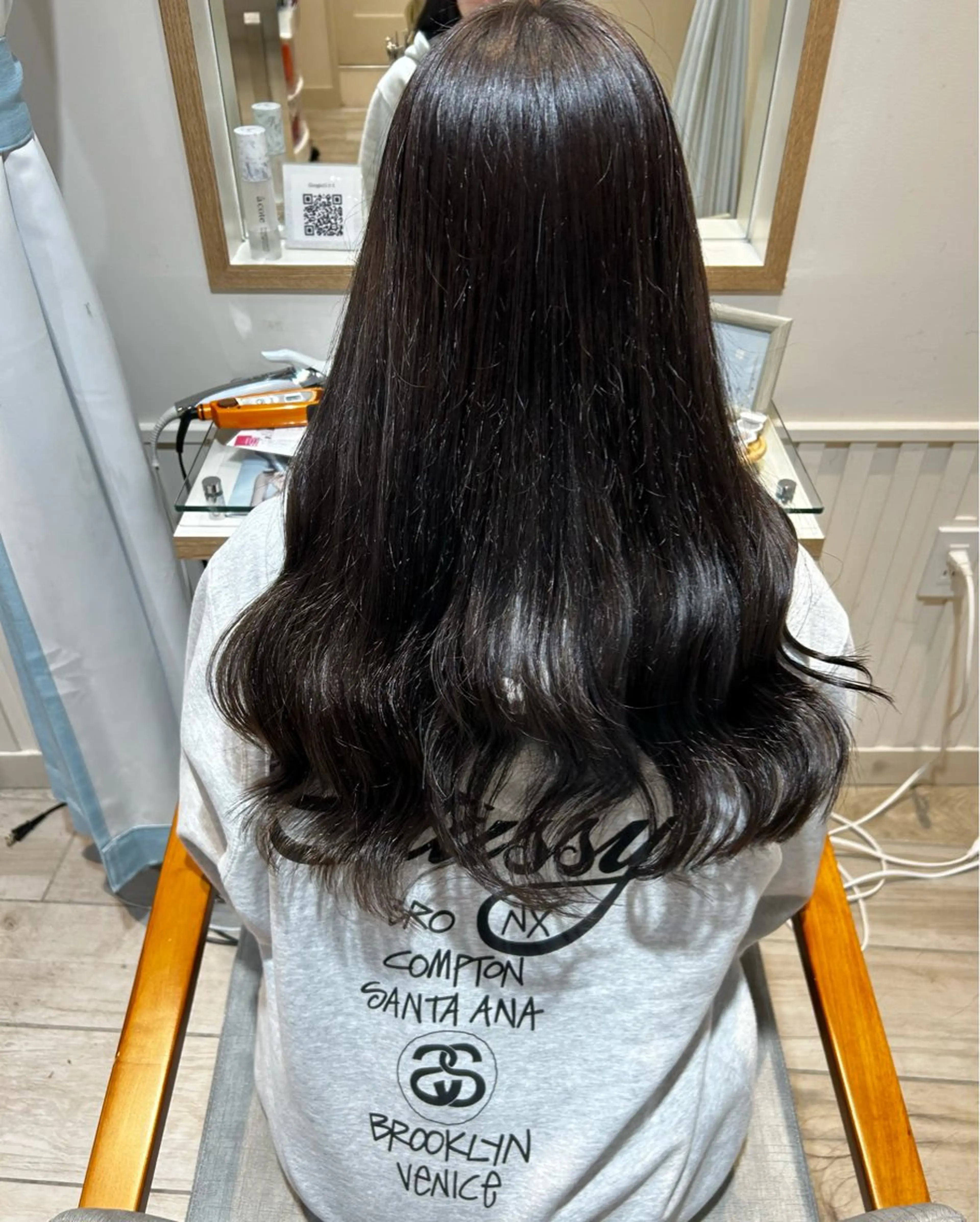 ロング カラー 黒髪 ブリーチ グレーブラック カット トリートメント ヘッドスパ 大川 夏実のヘアスタイル