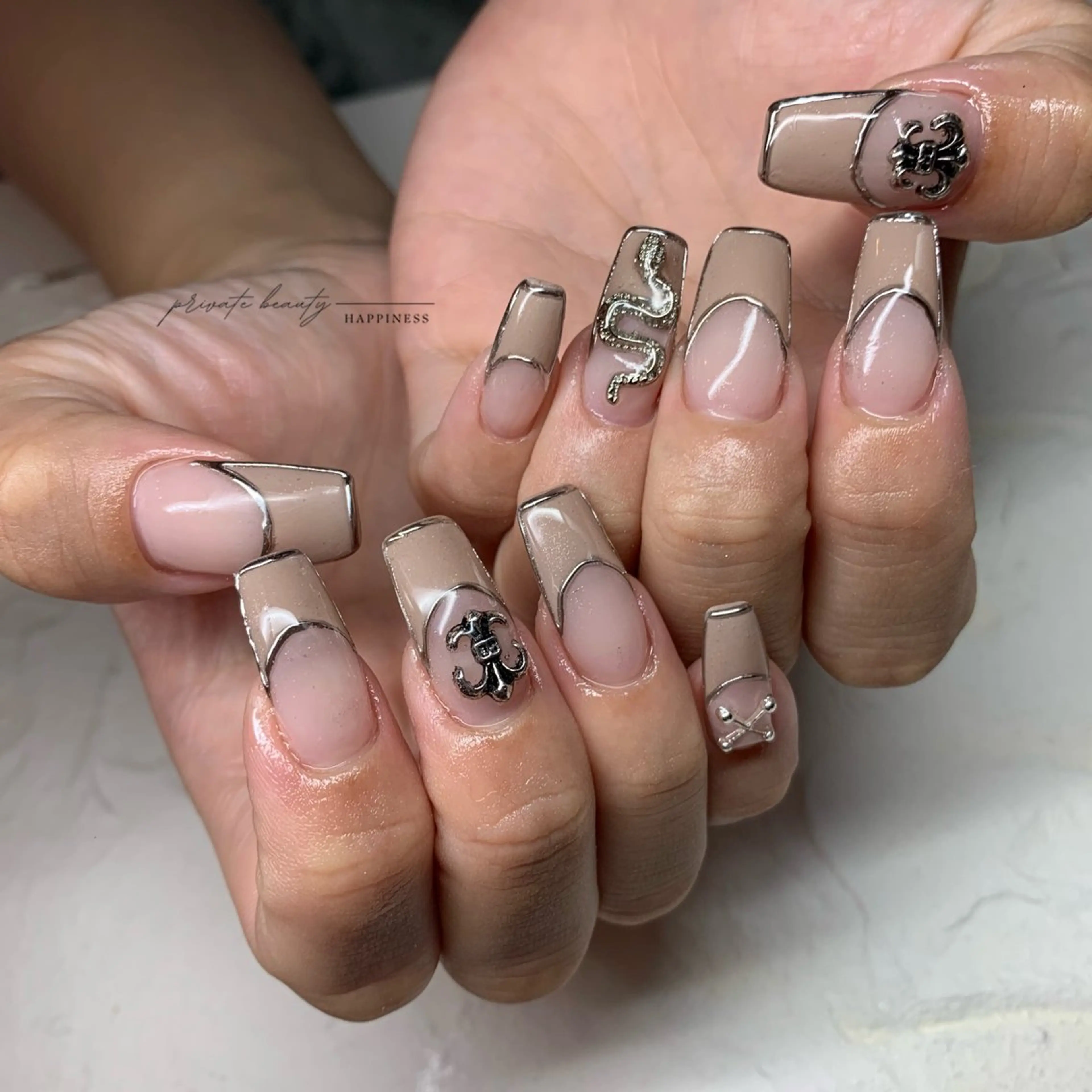 ネイル フレンチネイル ロングネイル スカルプネイル スクエアネイル happiness nailのネイルデザイン