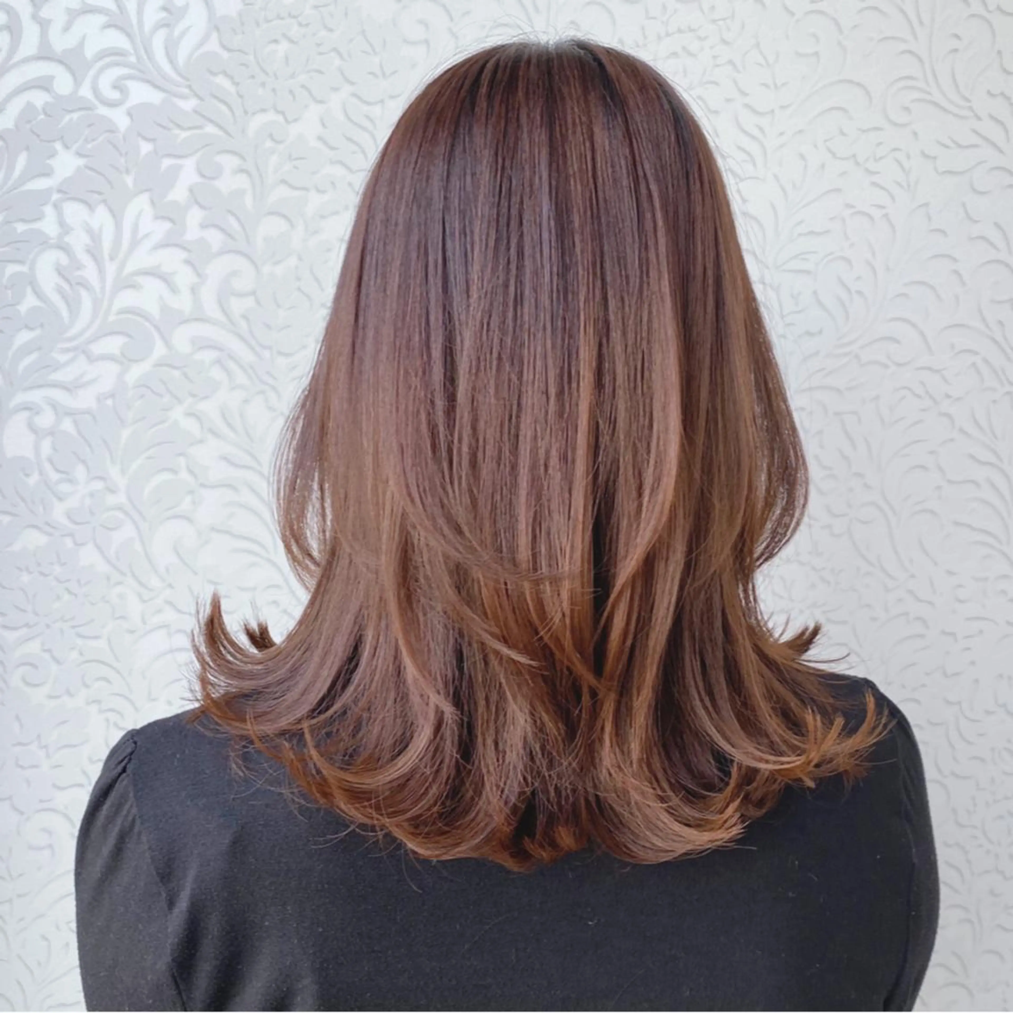 ミディアム 外ハネヘア PETZjasmine所属・顔周りカット/透明感 カラー🤍大塚蛍のヘアスタイル