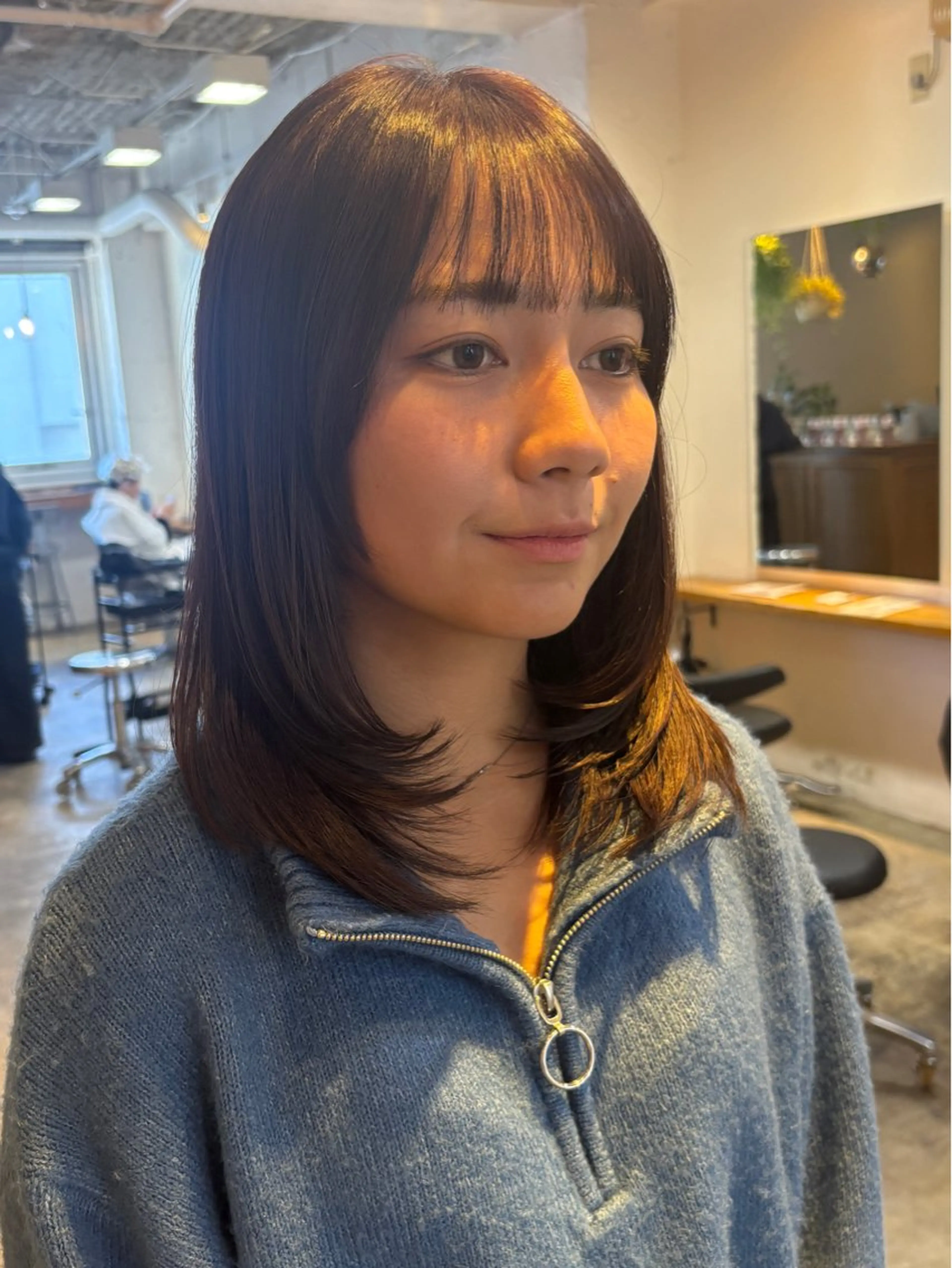 ミディアム カラー カット ヘアカラー トリートメント RIN／韓国ヘア レイヤーカットのヘアスタイル