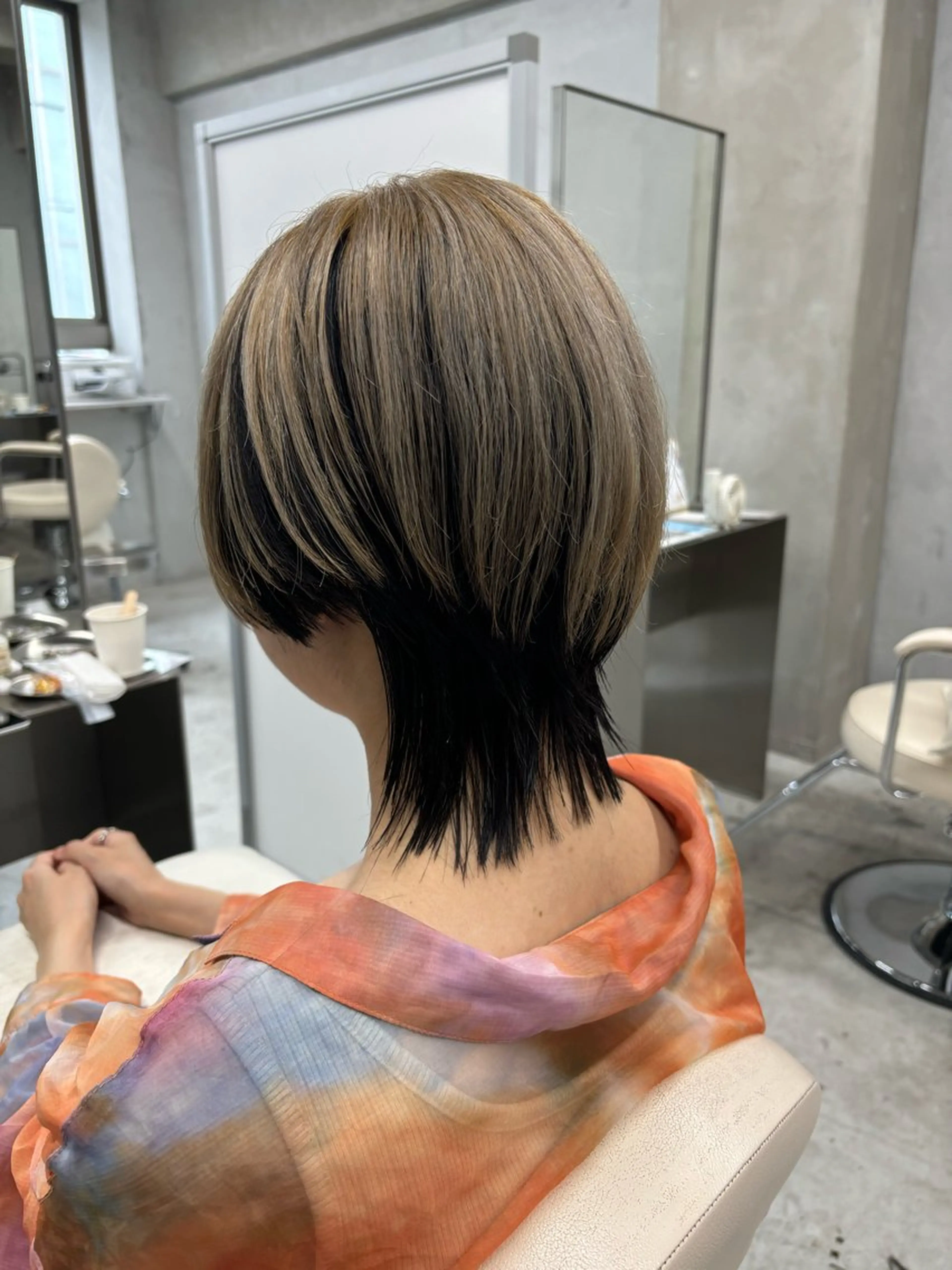 ミディアム カラー ベージュカラー ブリーチ ブロンド ピンクカラー ウルフカット 田代 佳穂のヘアスタイル