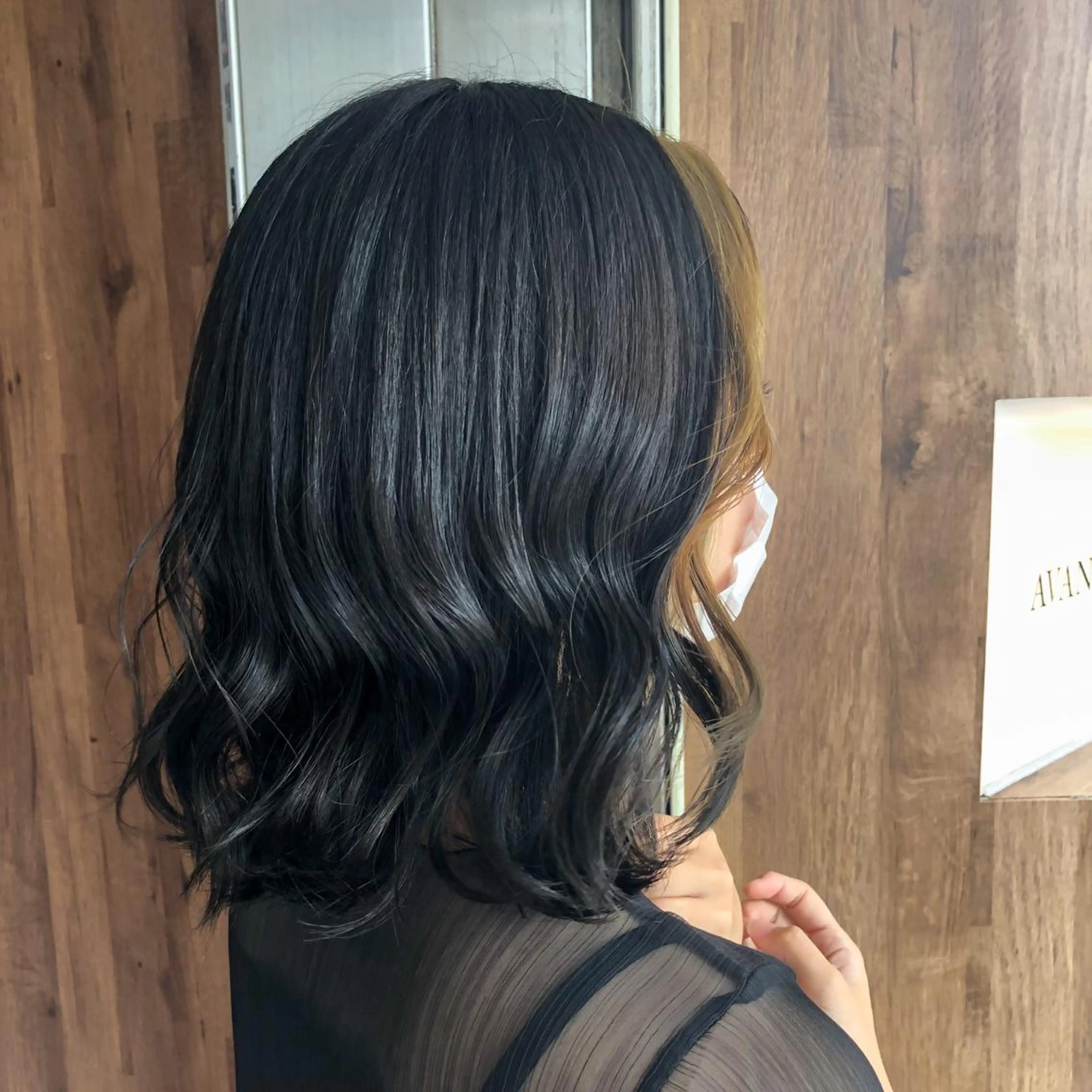 ミディアム カラー 関 彩花のヘアスタイル