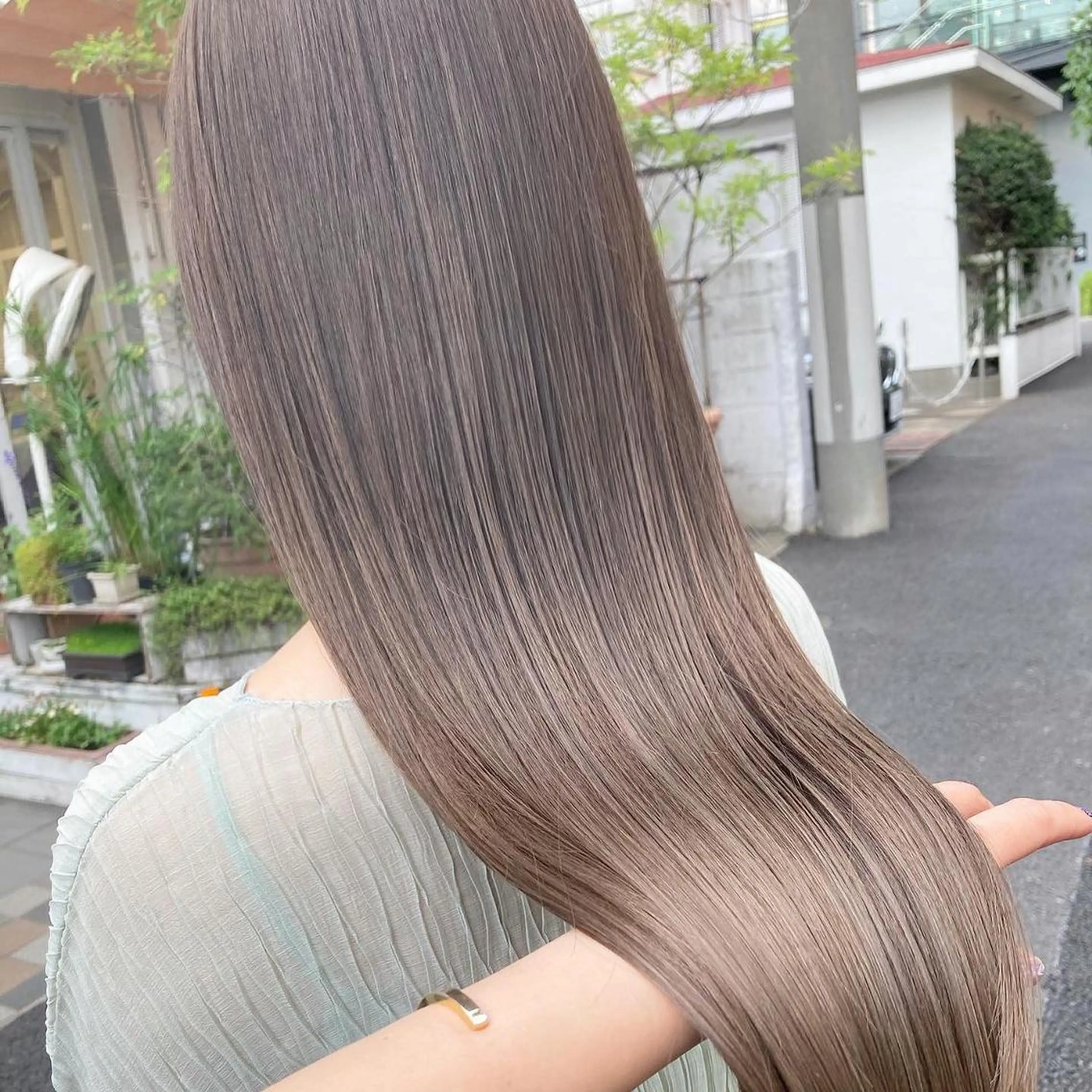 ミディアム カラー ヘアアレンジ ベージュカラー 透明感カラー グラデーションカラー ハイライトカラー ハイトーンカラー 韓国/髪質改善💘 櫻井かれんのヘアスタイル